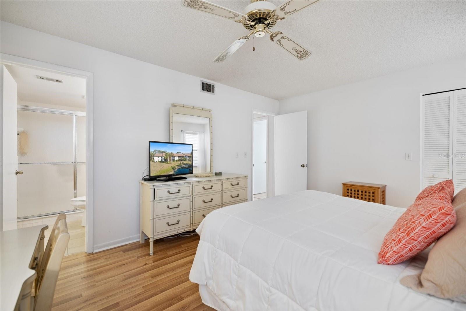Image 20 of 52 For 752 White Pine Tree Road 108