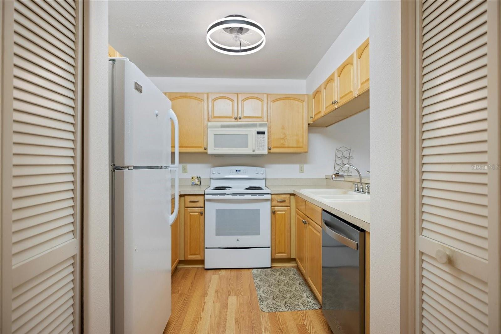 Image 5 of 52 For 752 White Pine Tree Road 108