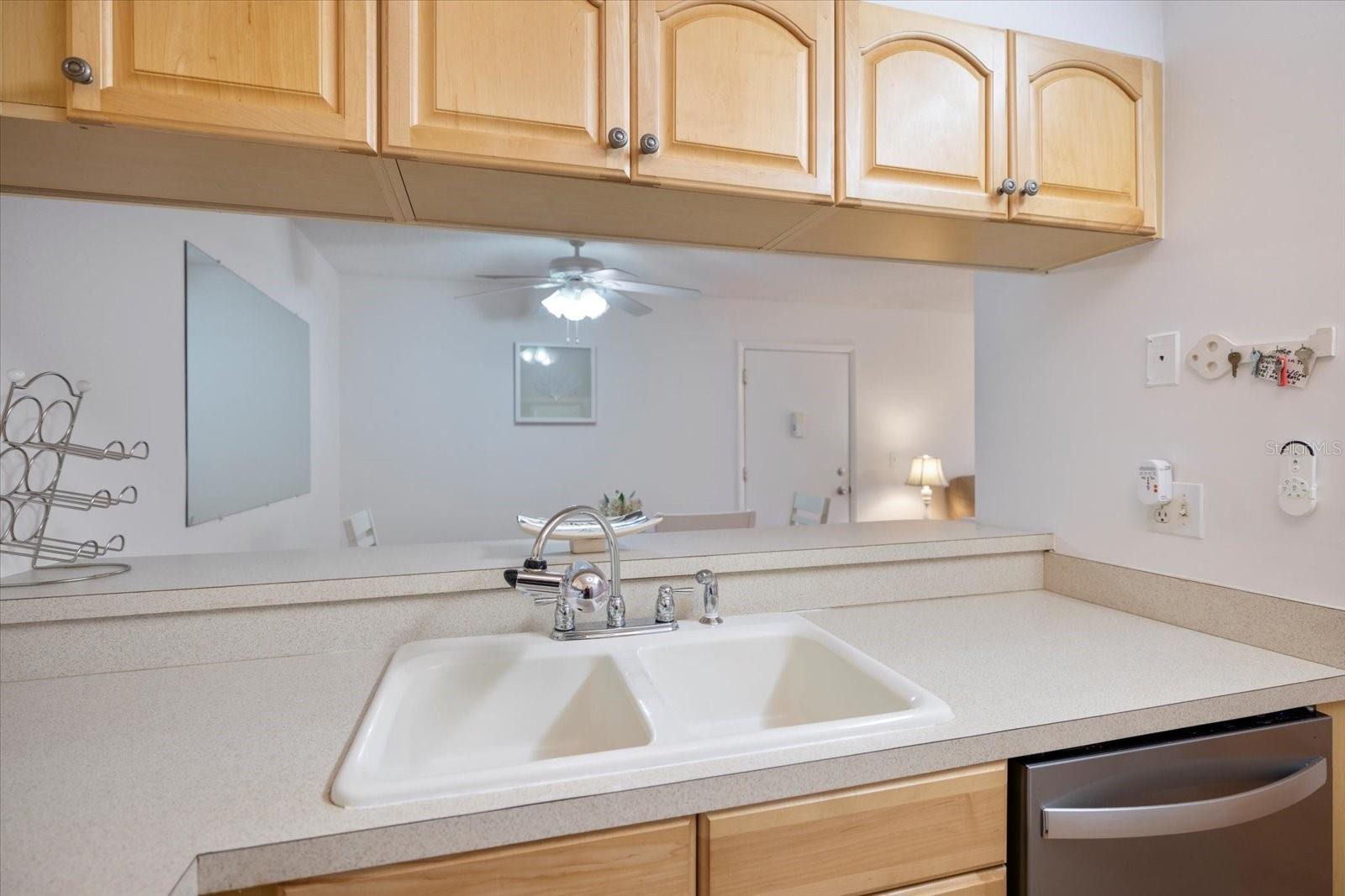 Image 6 of 52 For 752 White Pine Tree Road 108