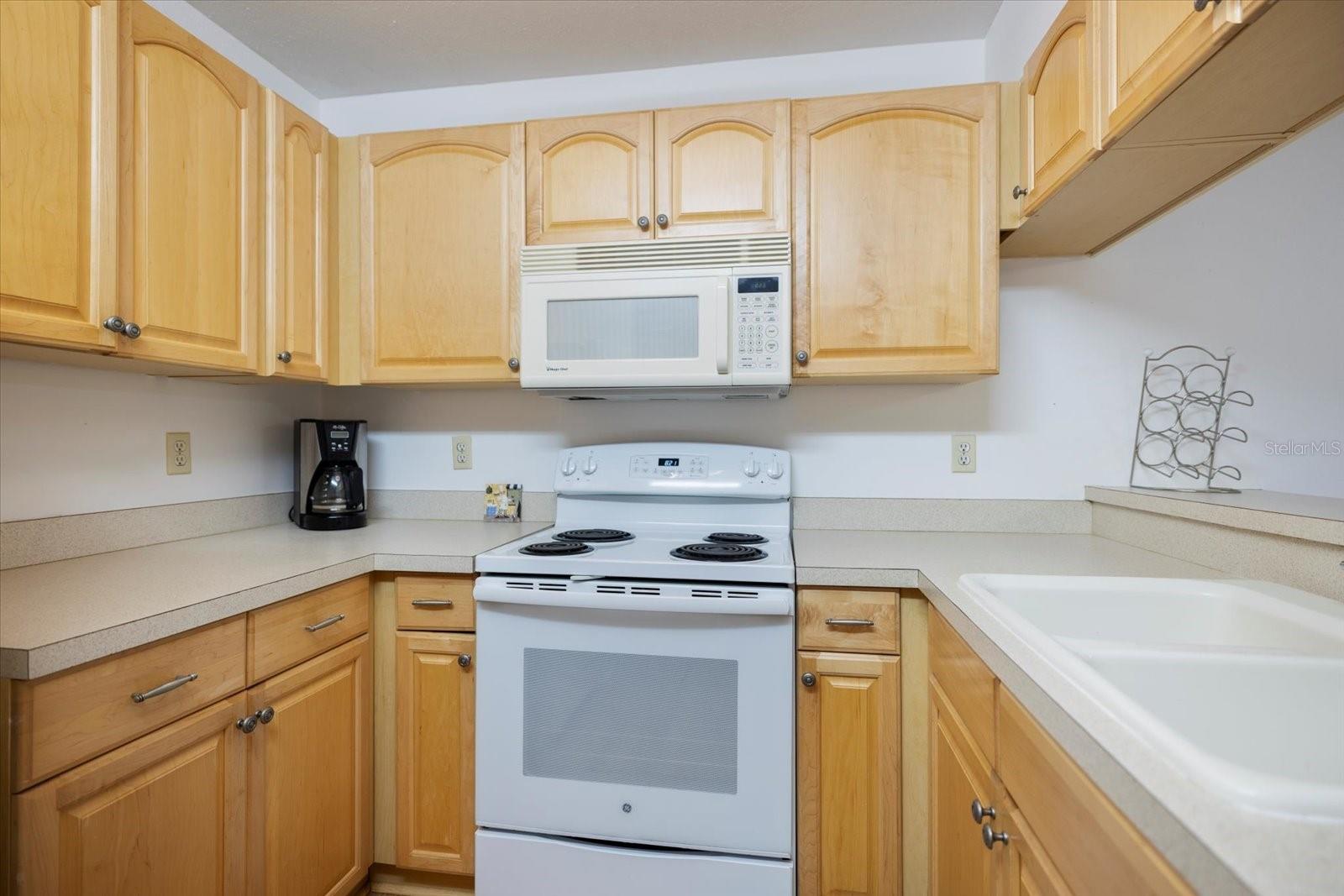 Image 7 of 52 For 752 White Pine Tree Road 108