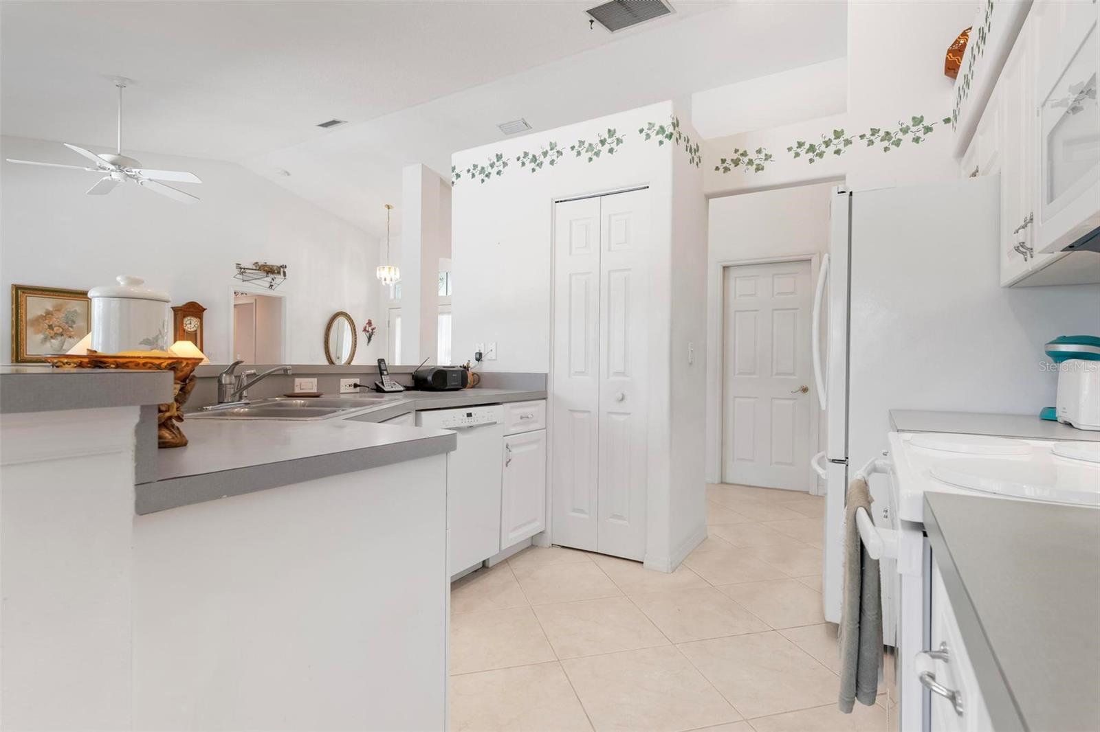 Image 12 of 40 For 403 Bermuda Isles Circle