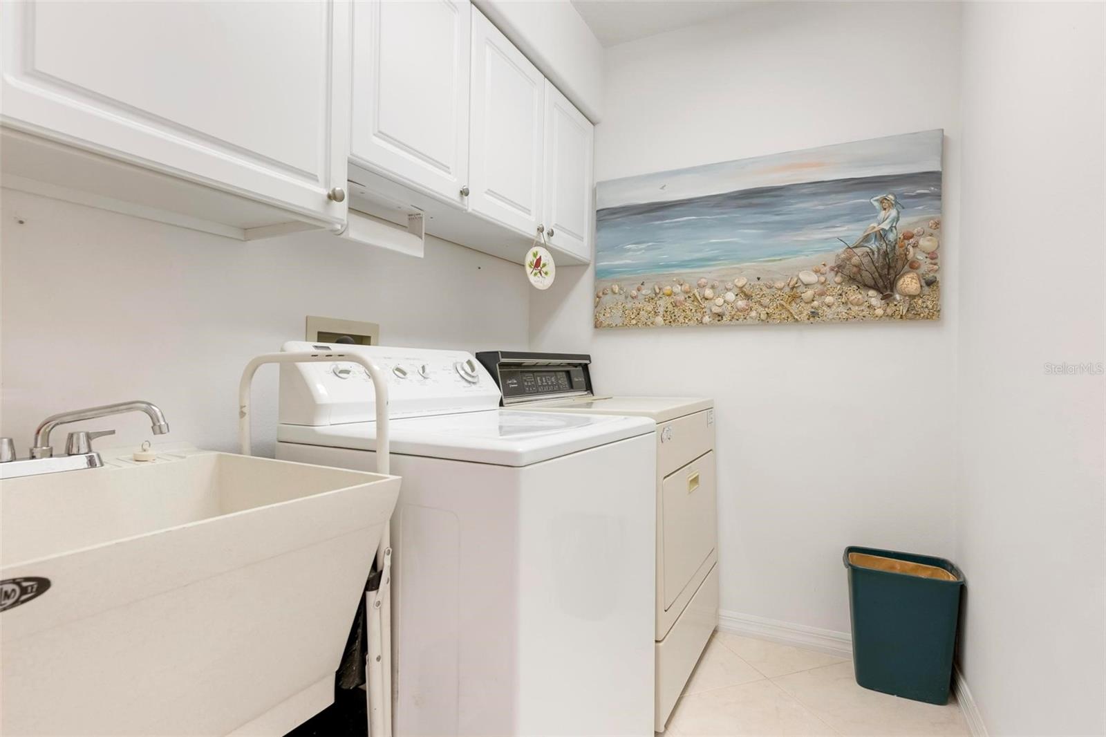 Image 28 of 40 For 403 Bermuda Isles Circle