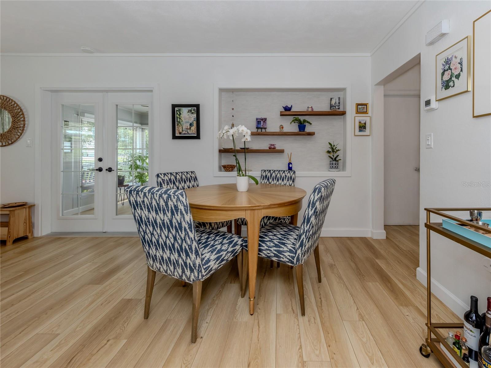 Image 11 of 53 For 209 Park Boulevard N