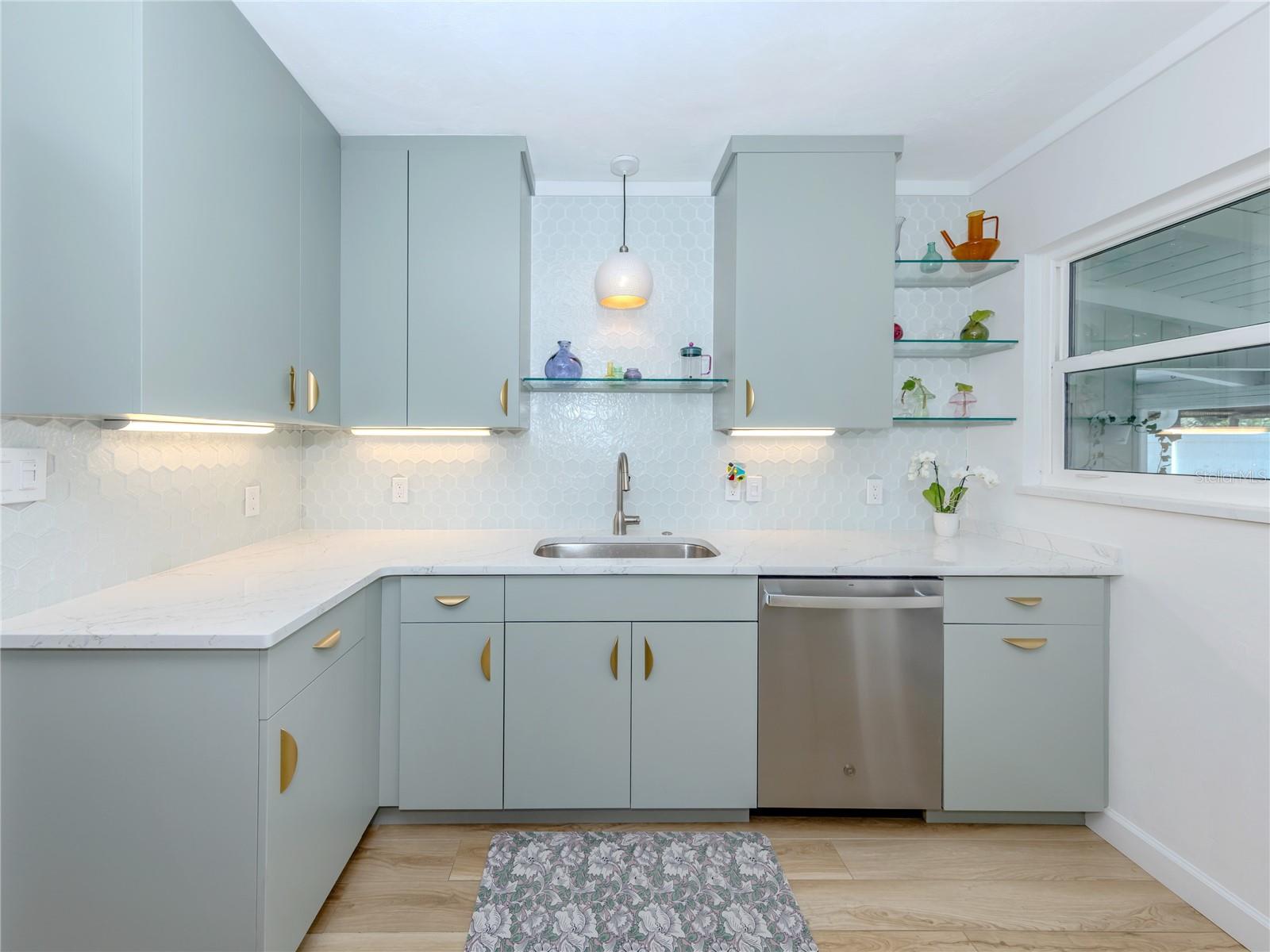 Image 14 of 53 For 209 Park Boulevard N