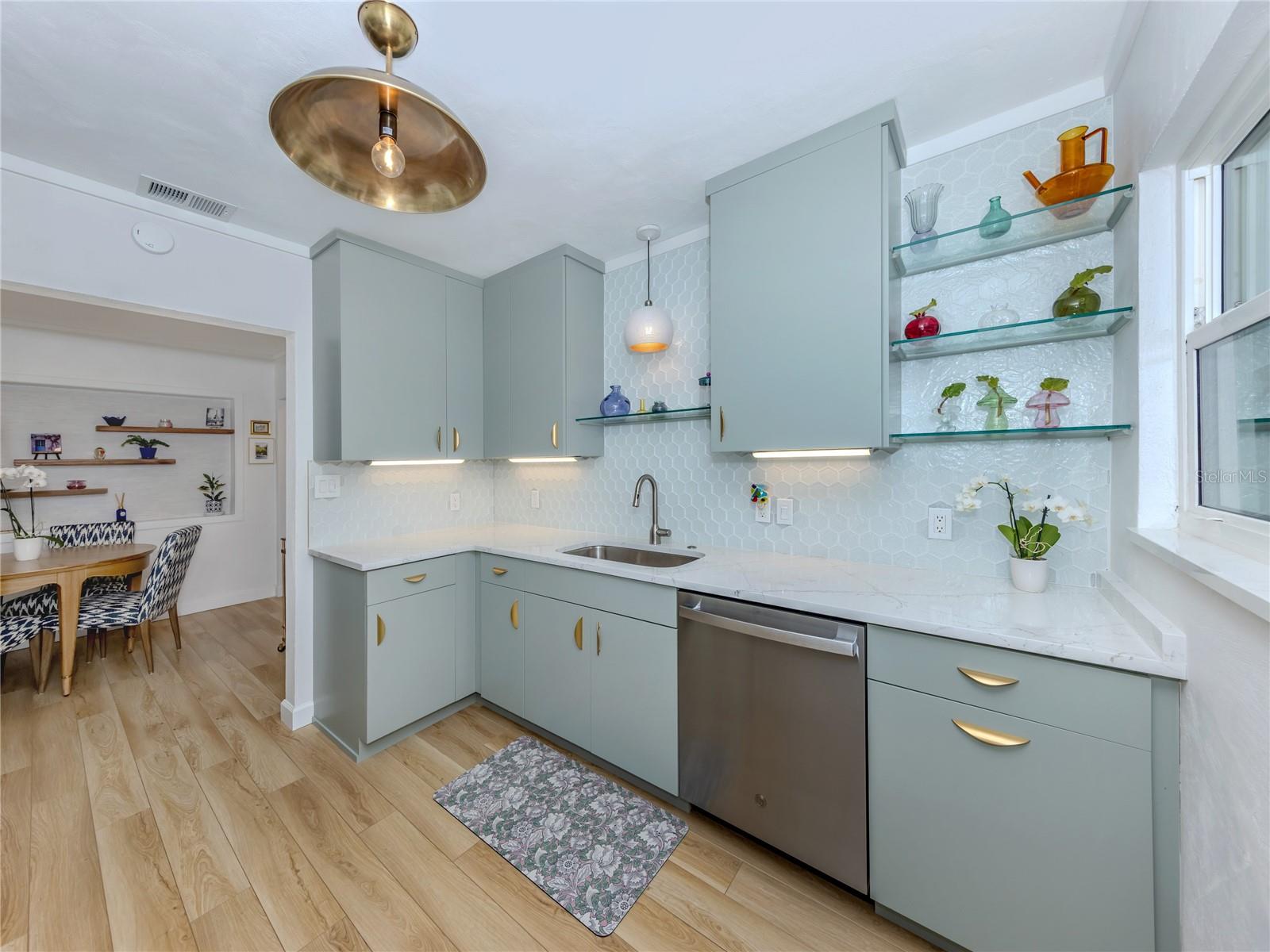 Image 15 of 53 For 209 Park Boulevard N
