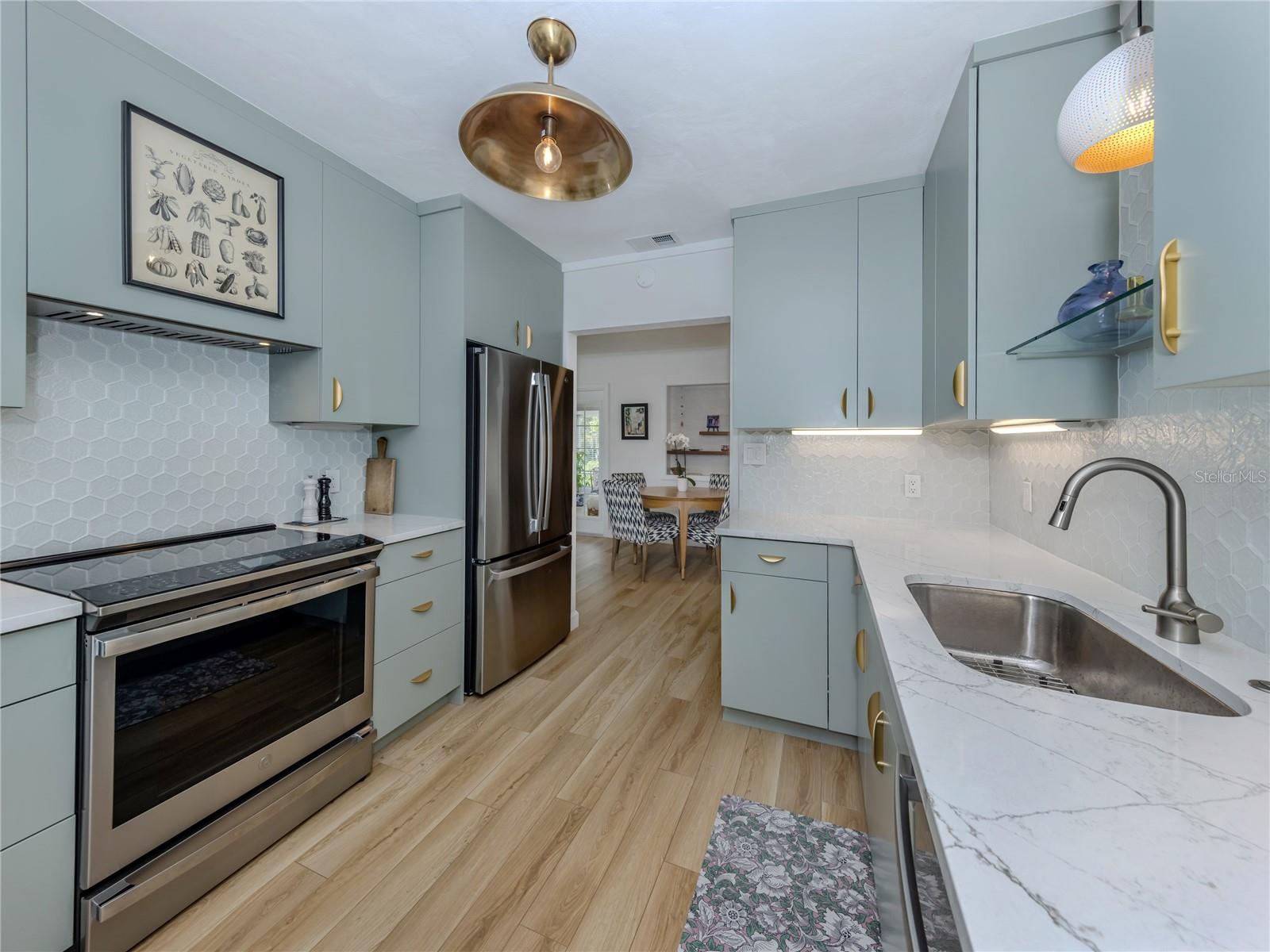 Image 16 of 53 For 209 Park Boulevard N