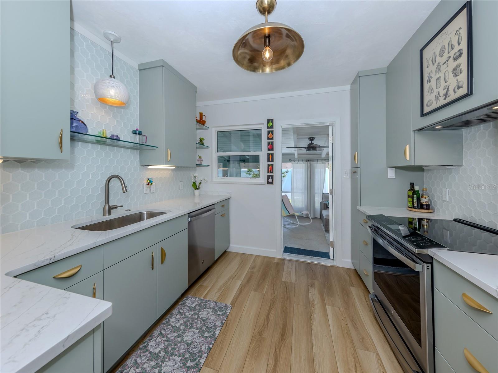 Image 17 of 53 For 209 Park Boulevard N