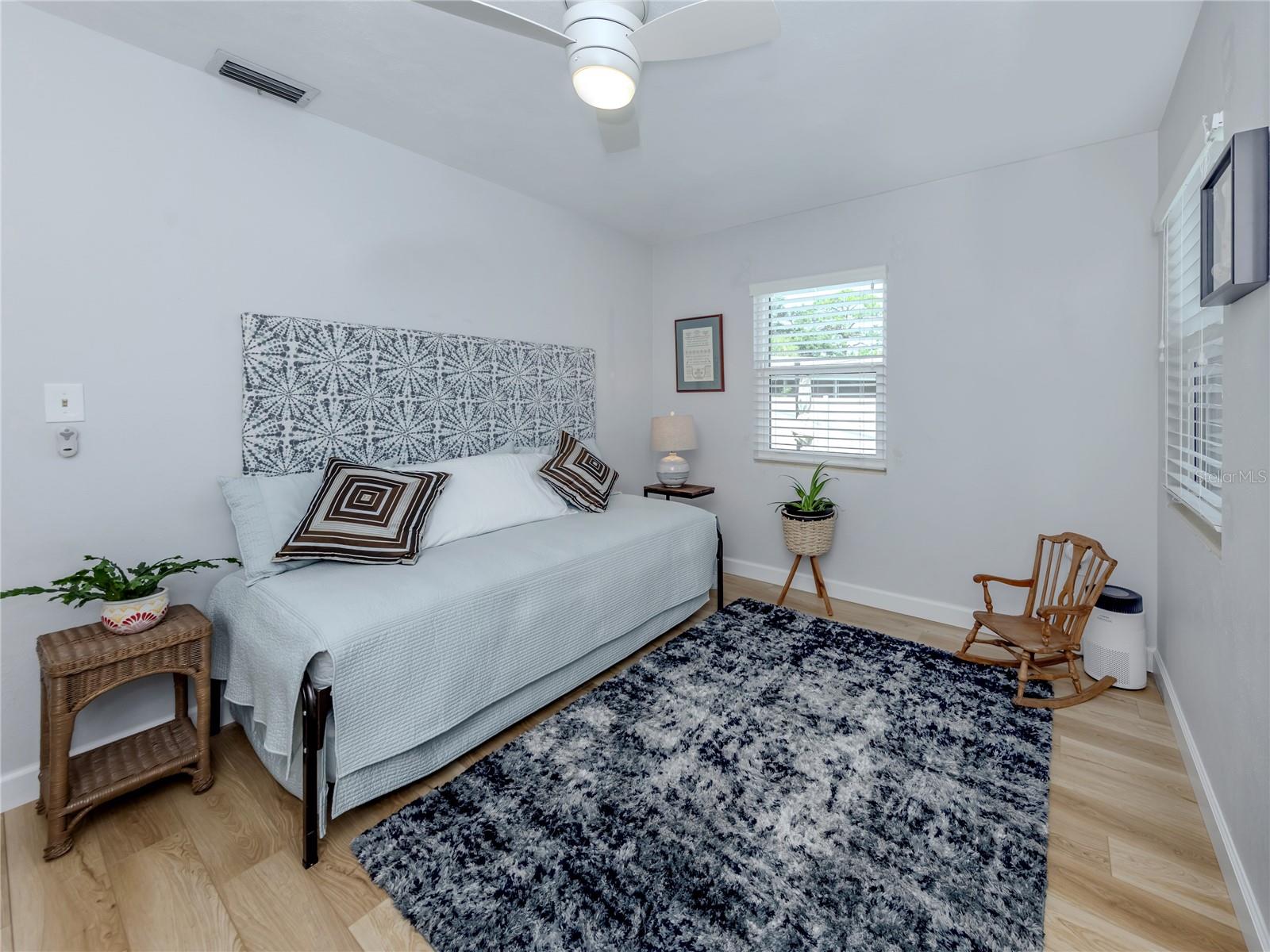 Image 27 of 53 For 209 Park Boulevard N