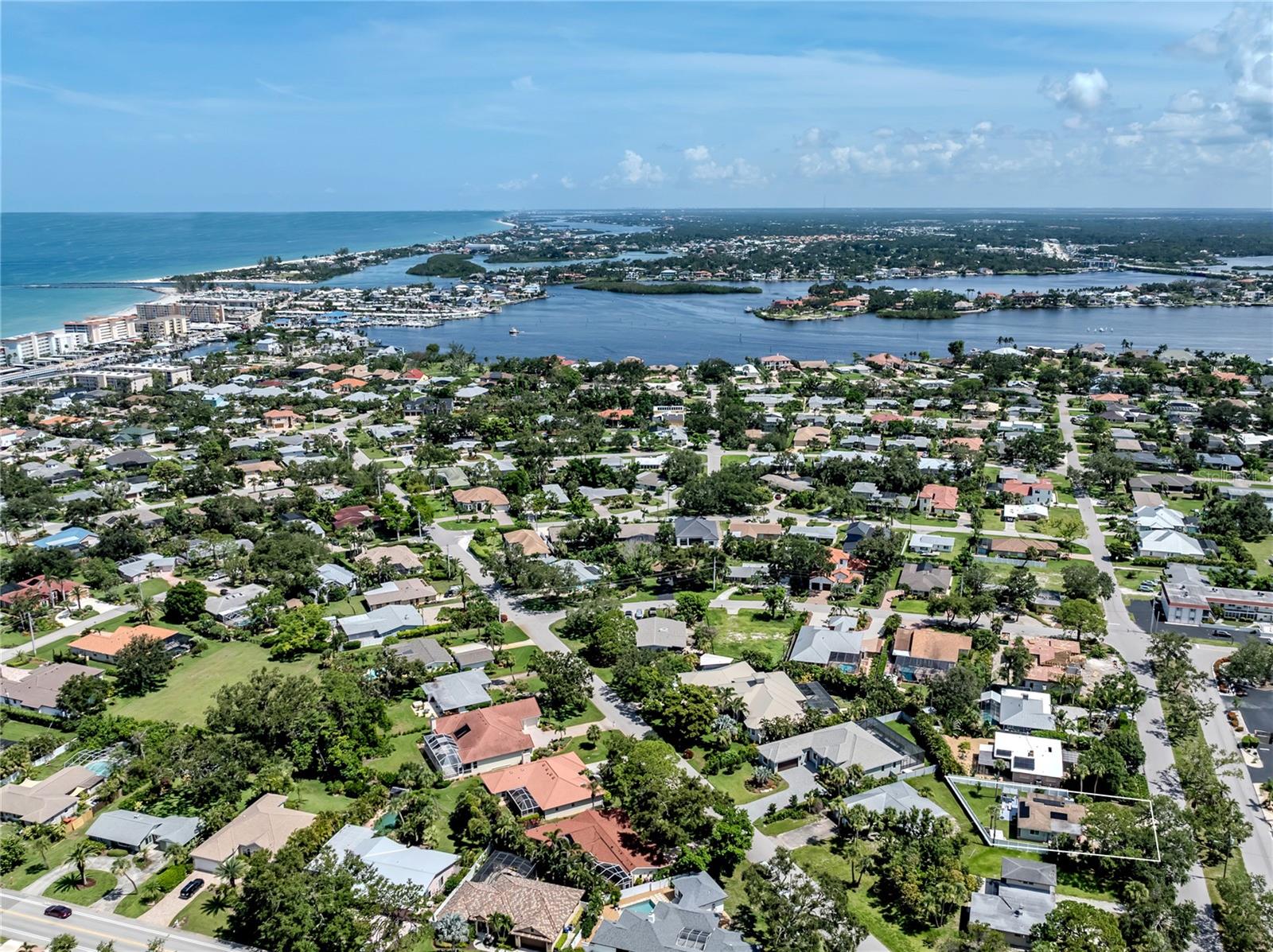Image 3 of 53 For 209 Park Boulevard N