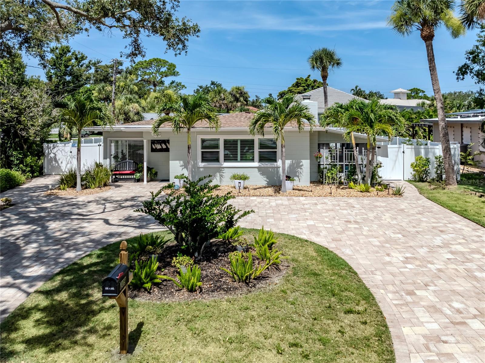 Image 32 of 53 For 209 Park Boulevard N