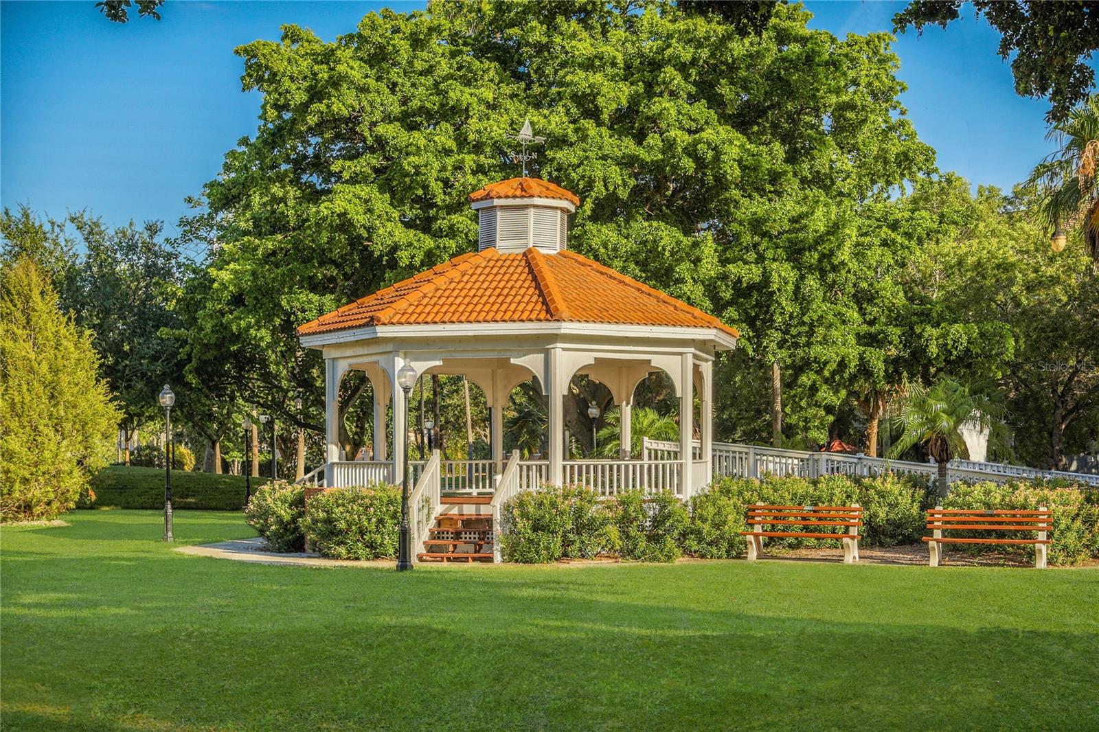 Image 42 of 53 For 209 Park Boulevard N