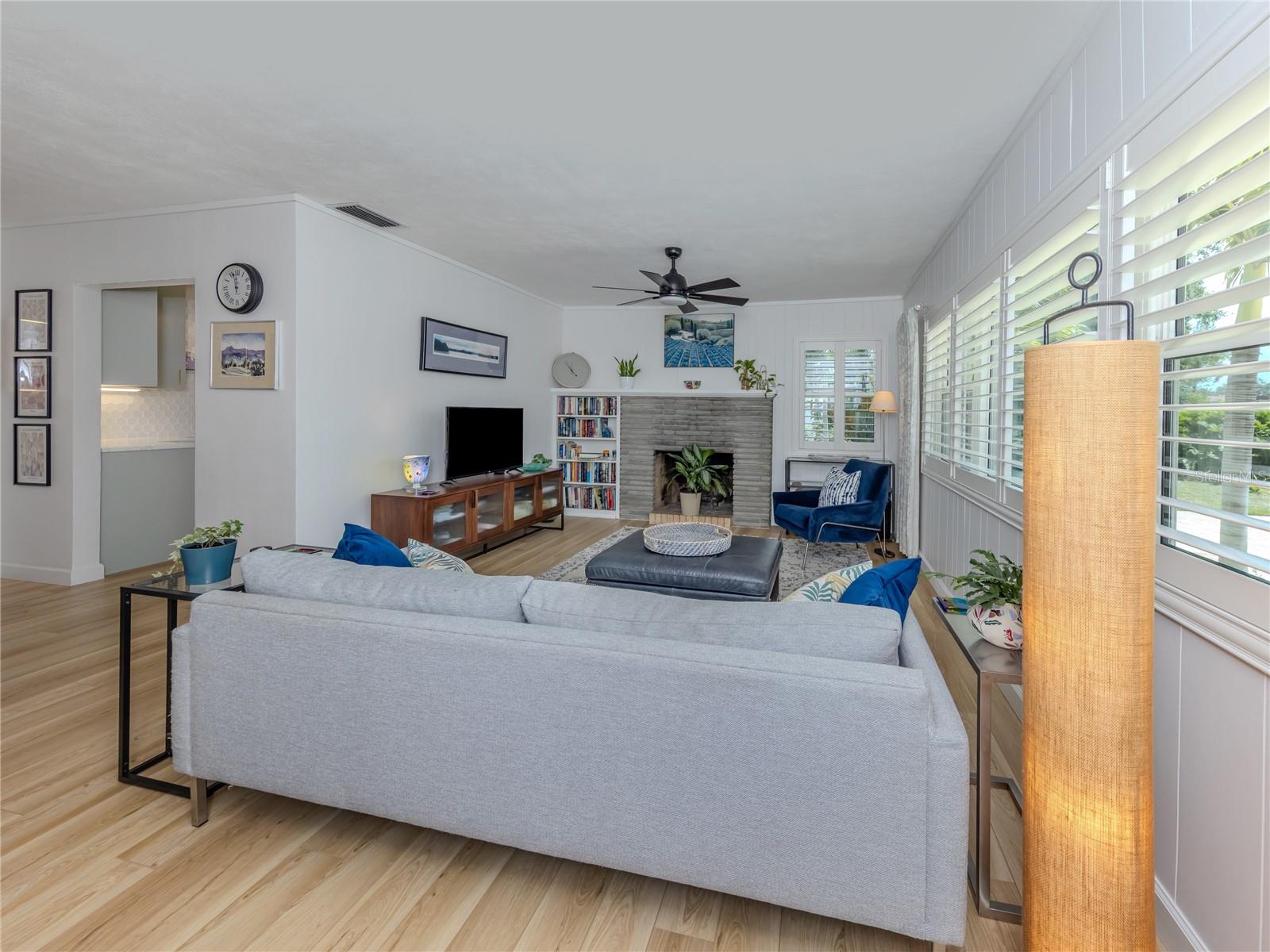 Image 6 of 53 For 209 Park Boulevard N