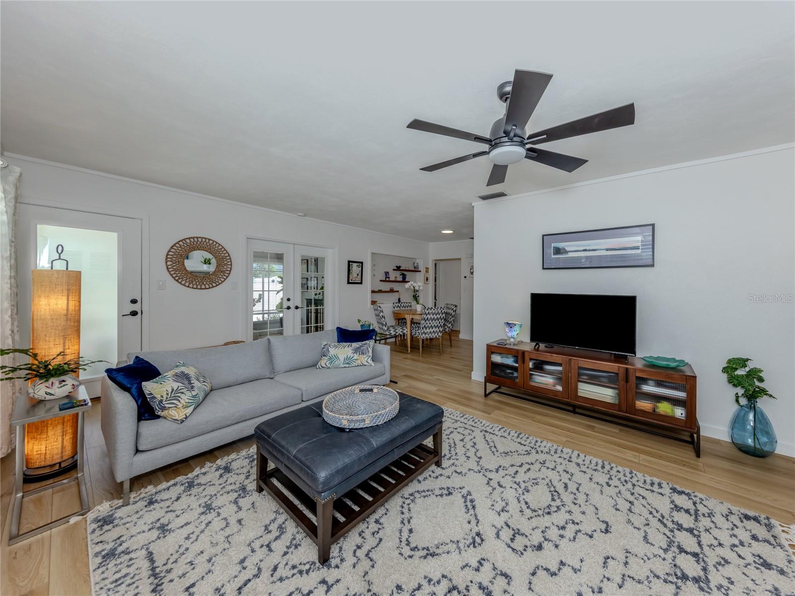 Image 7 of 53 For 209 Park Boulevard N