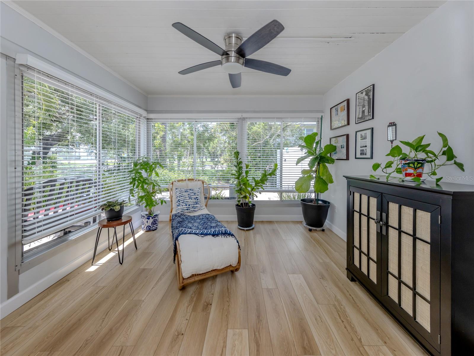 Image 8 of 53 For 209 Park Boulevard N