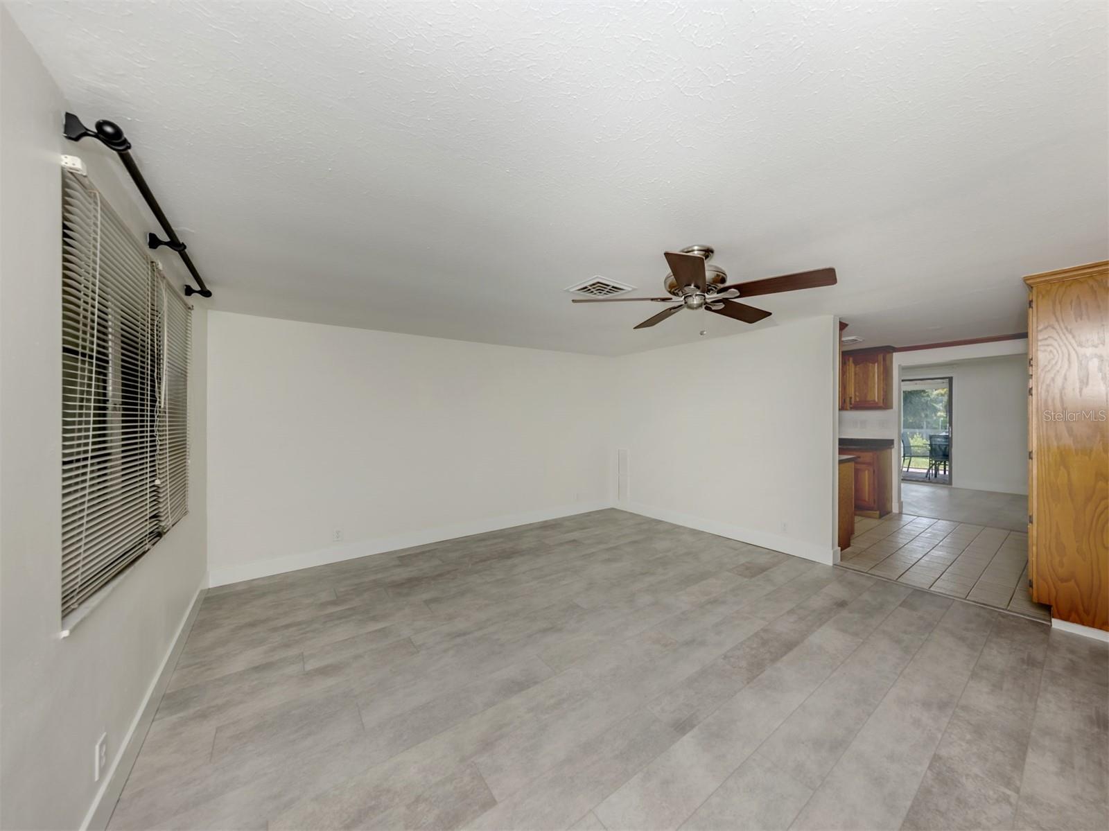 Image 10 of 52 For 605 Barnes Parkway