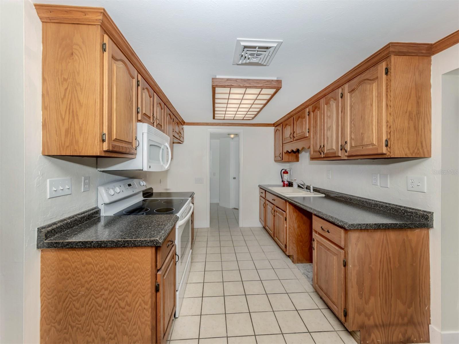 Image 11 of 52 For 605 Barnes Parkway