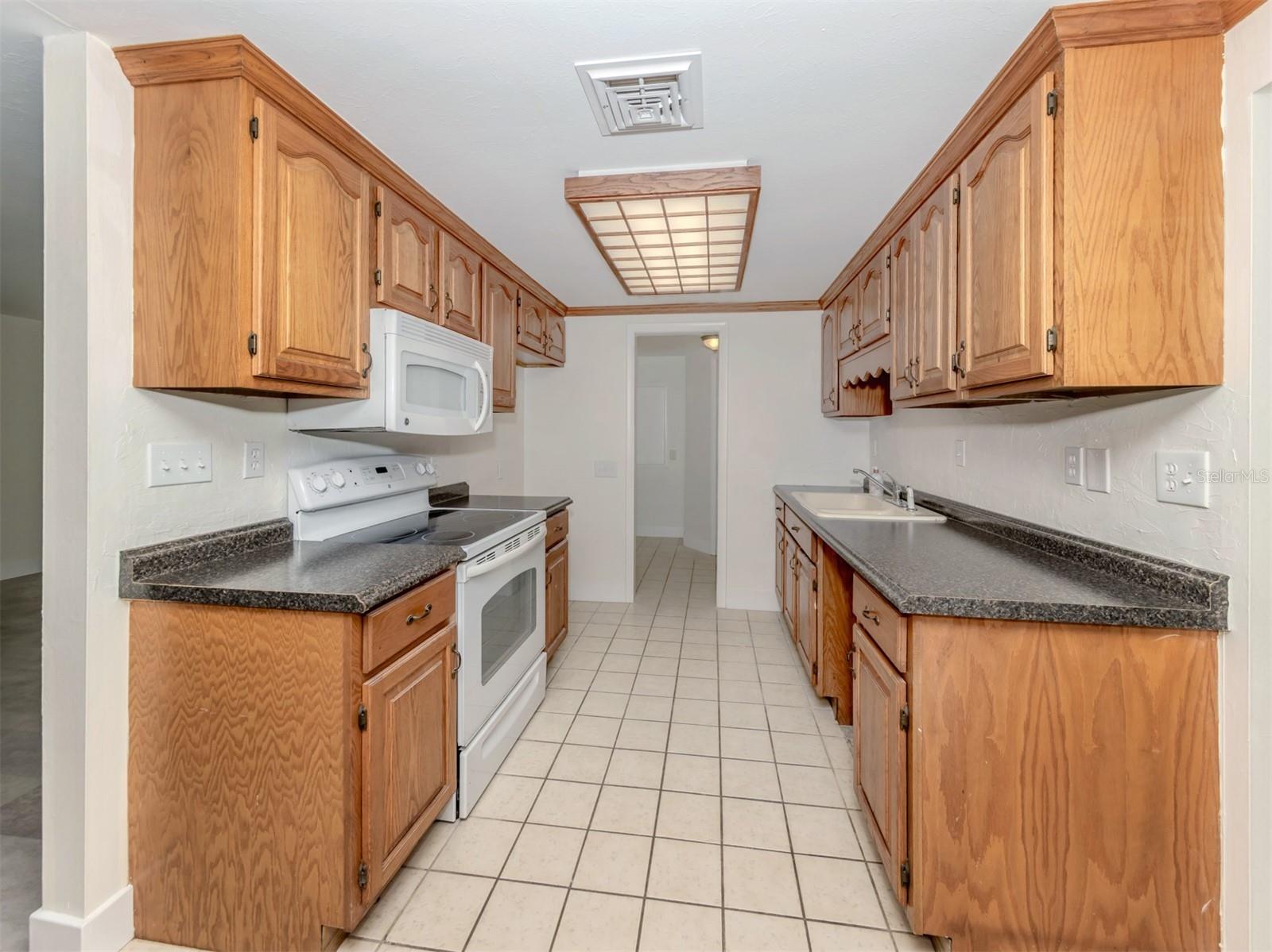 Image 12 of 52 For 605 Barnes Parkway