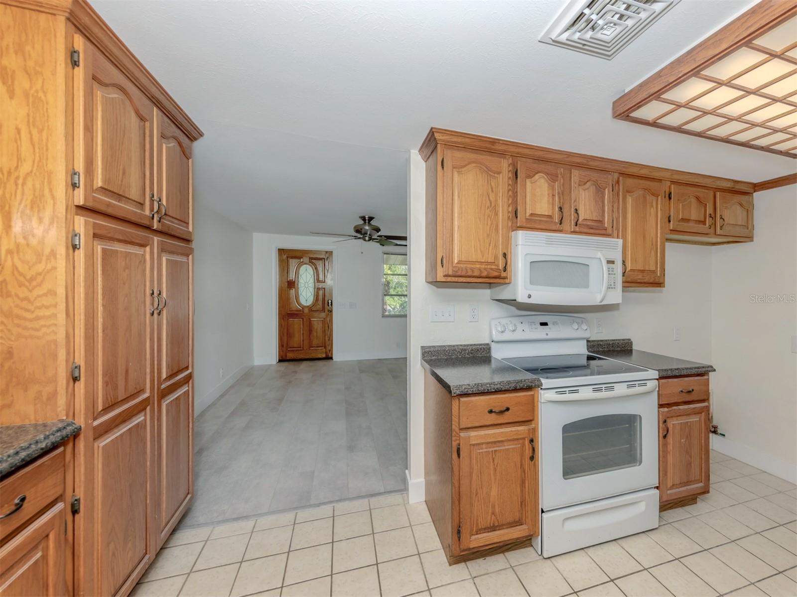 Image 14 of 52 For 605 Barnes Parkway