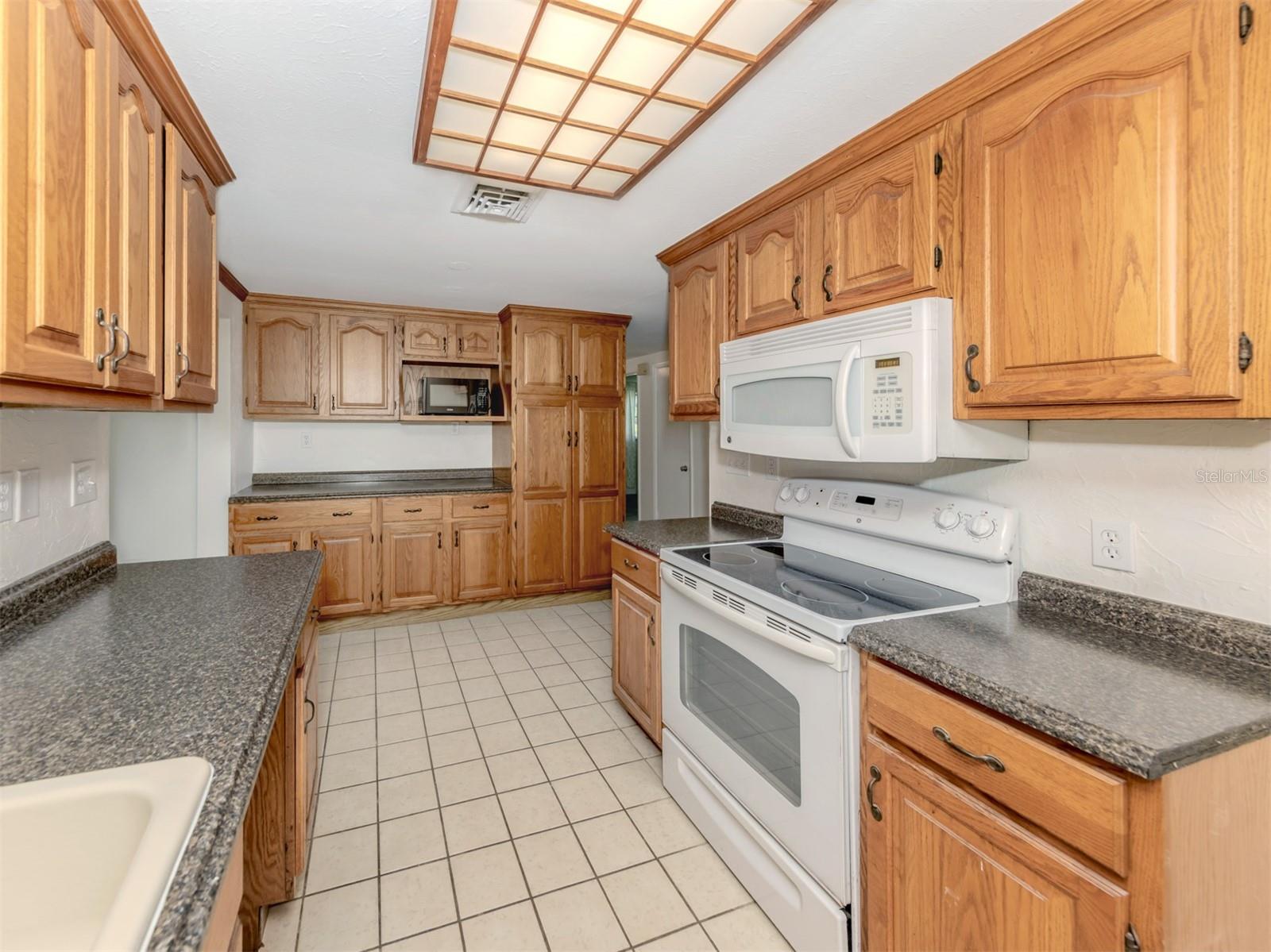 Image 15 of 52 For 605 Barnes Parkway