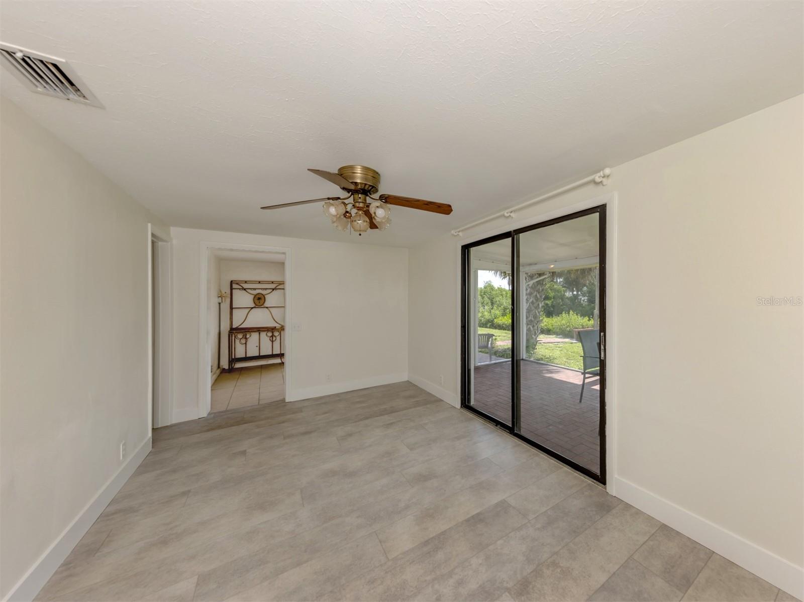 Image 16 of 52 For 605 Barnes Parkway