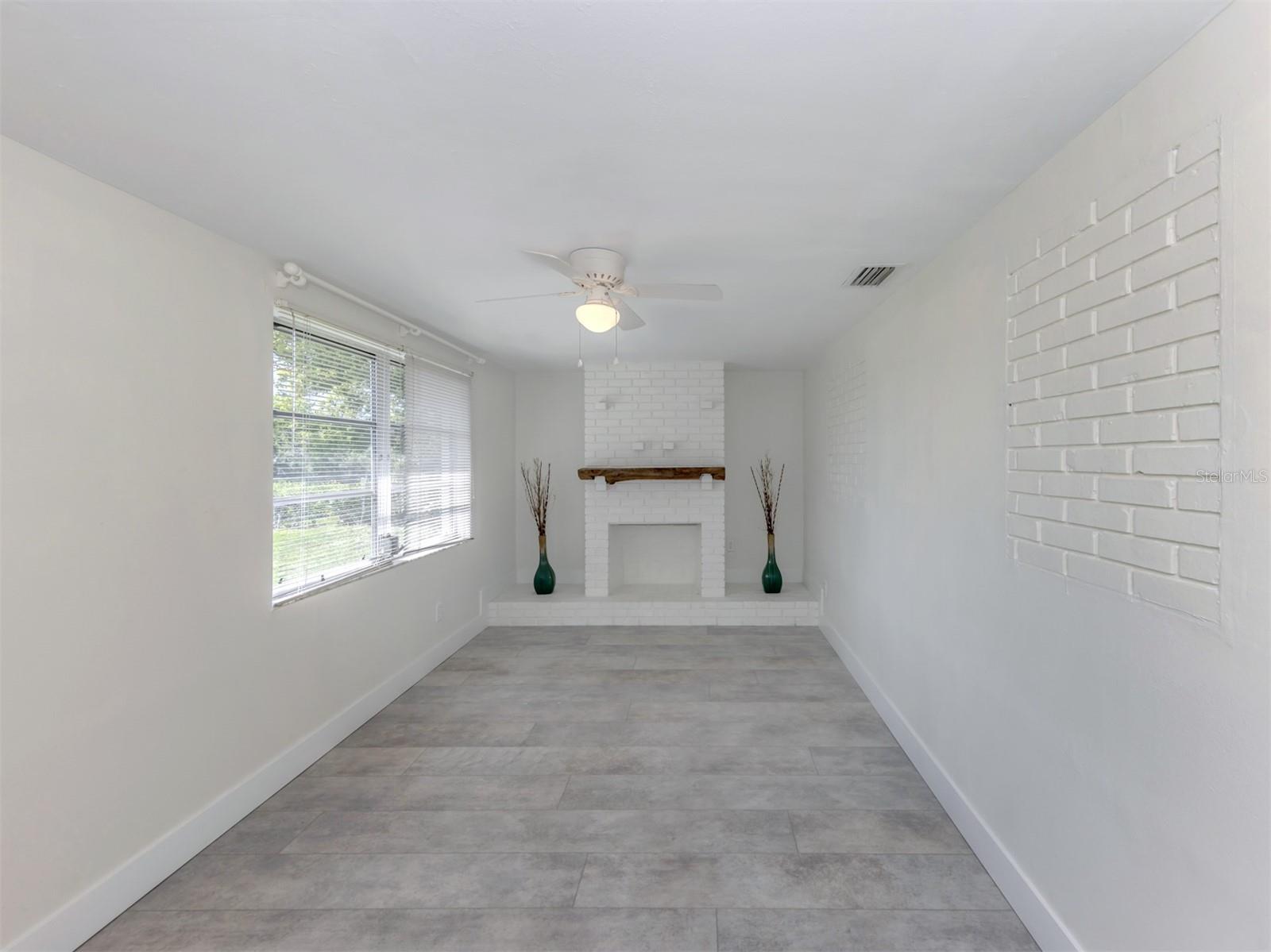 Image 19 of 52 For 605 Barnes Parkway