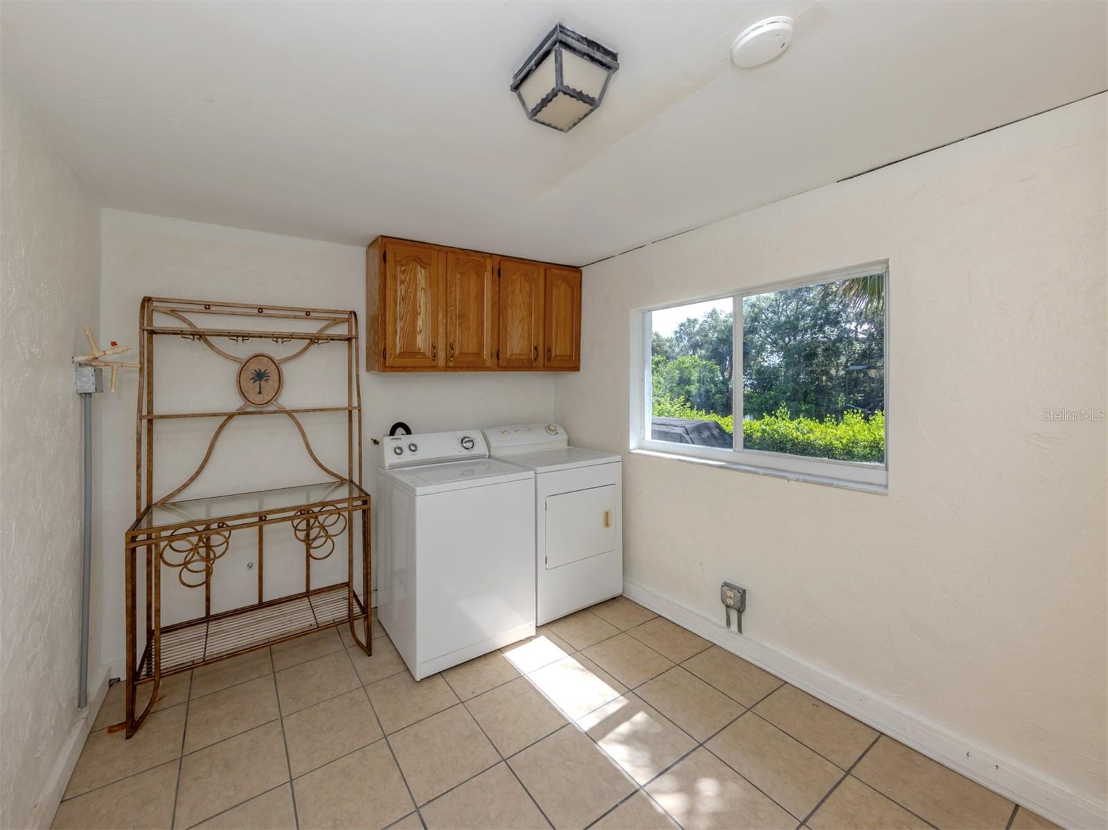 Image 22 of 52 For 605 Barnes Parkway