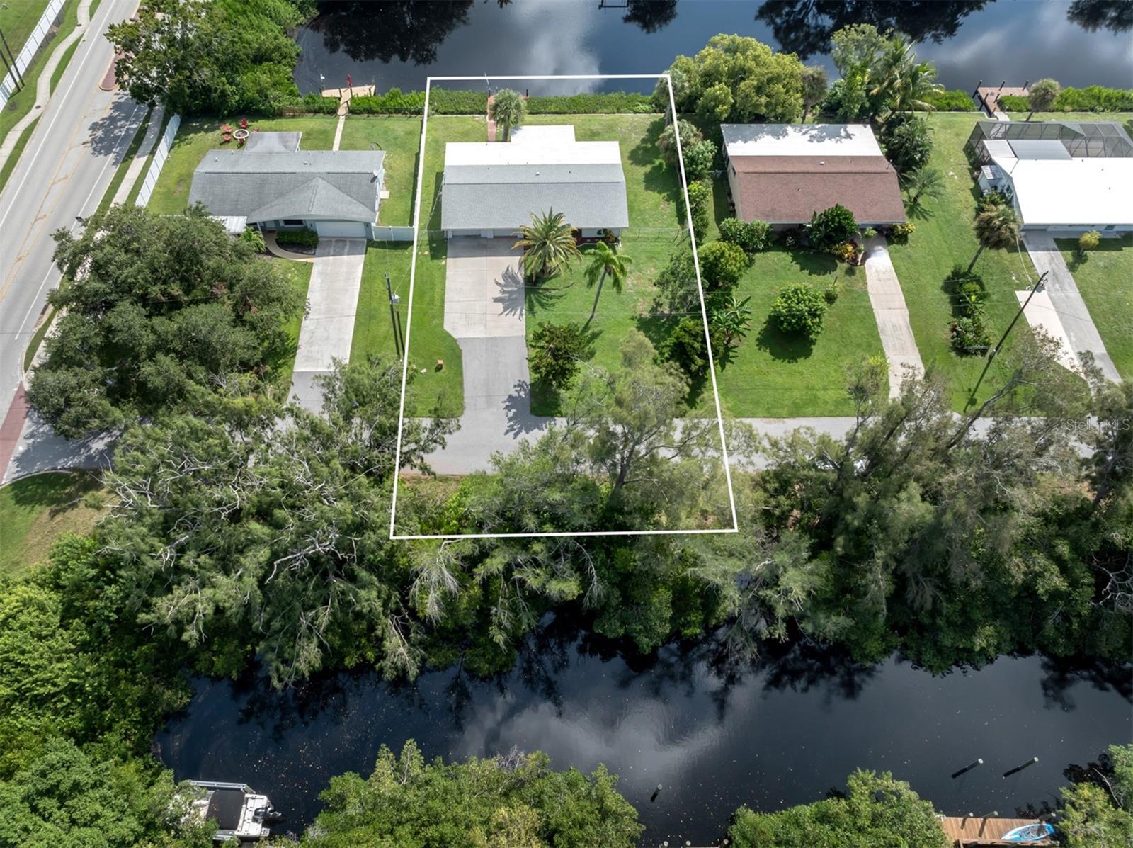 Image 3 of 52 For 605 Barnes Parkway