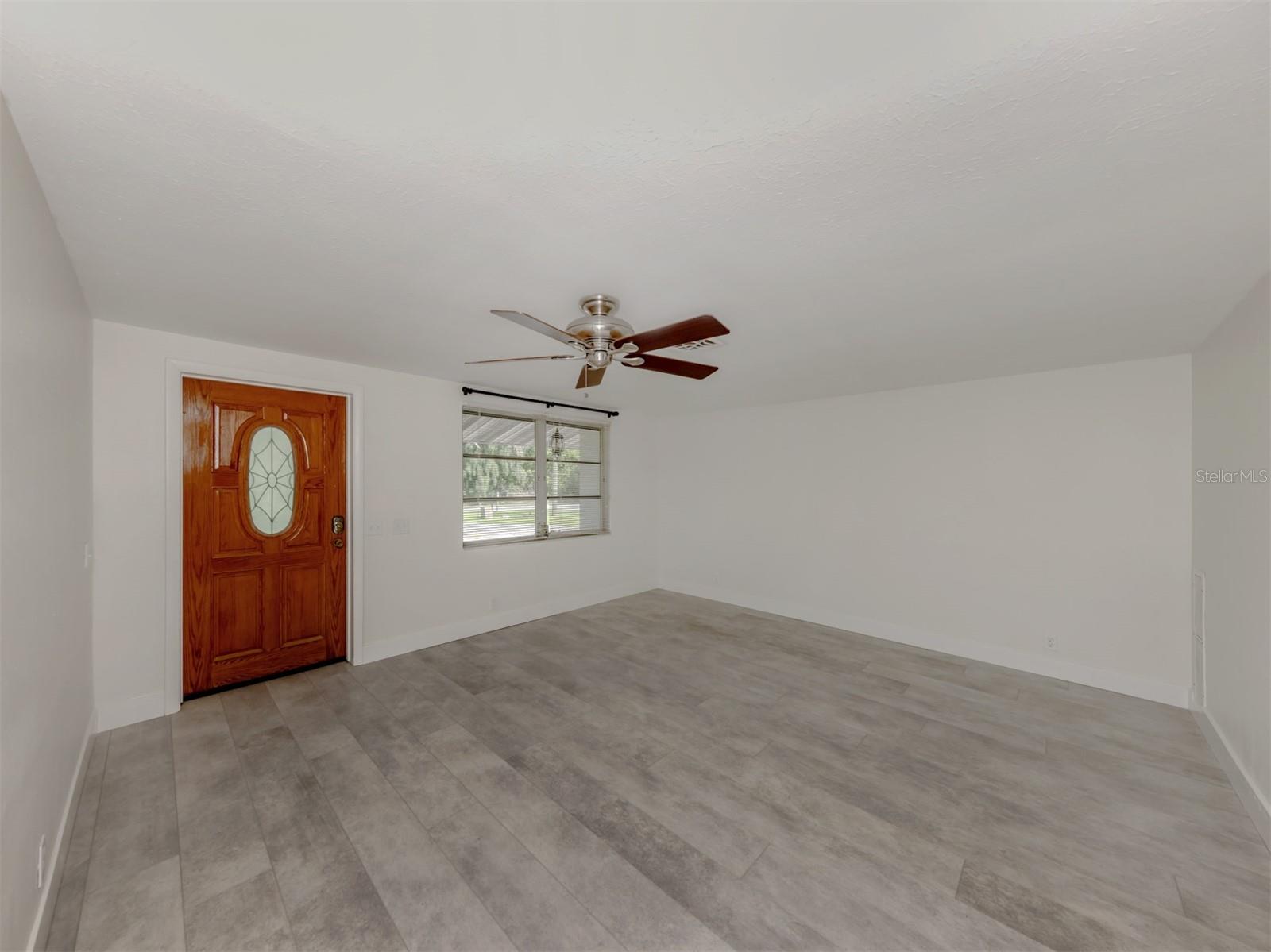 Image 9 of 52 For 605 Barnes Parkway