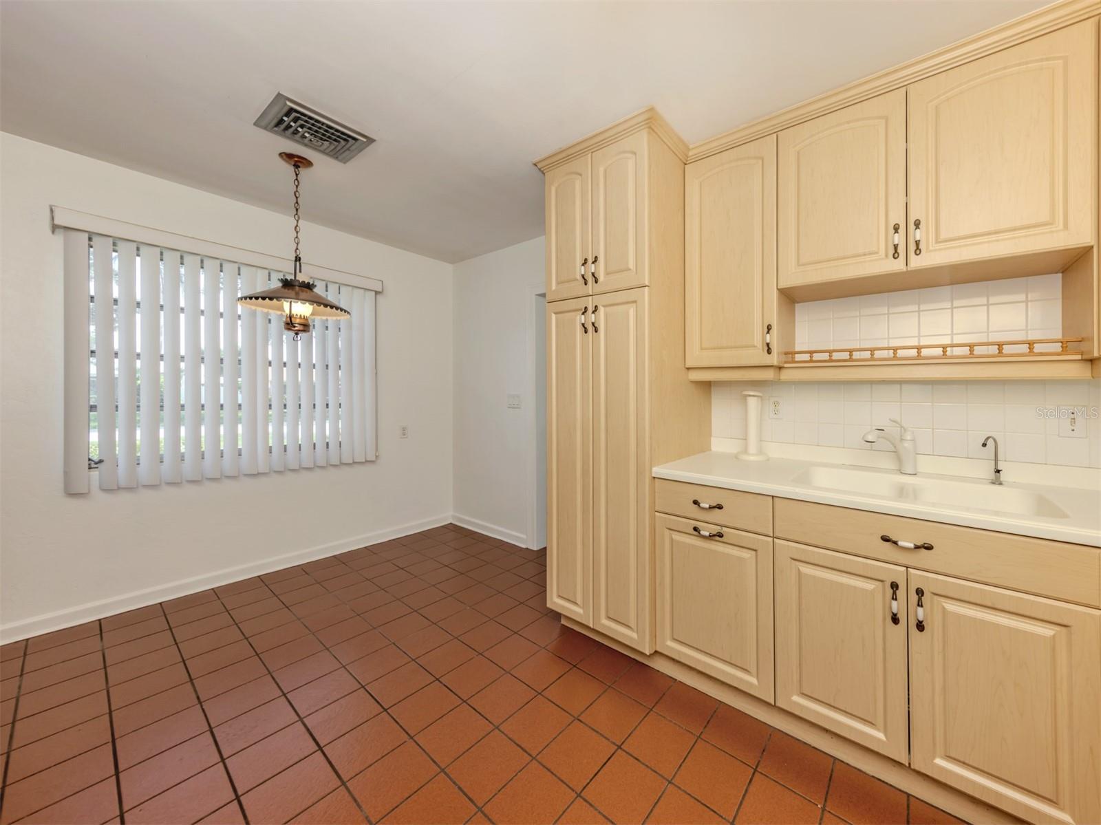 Image 11 of 41 For 732 Laurel Avenue