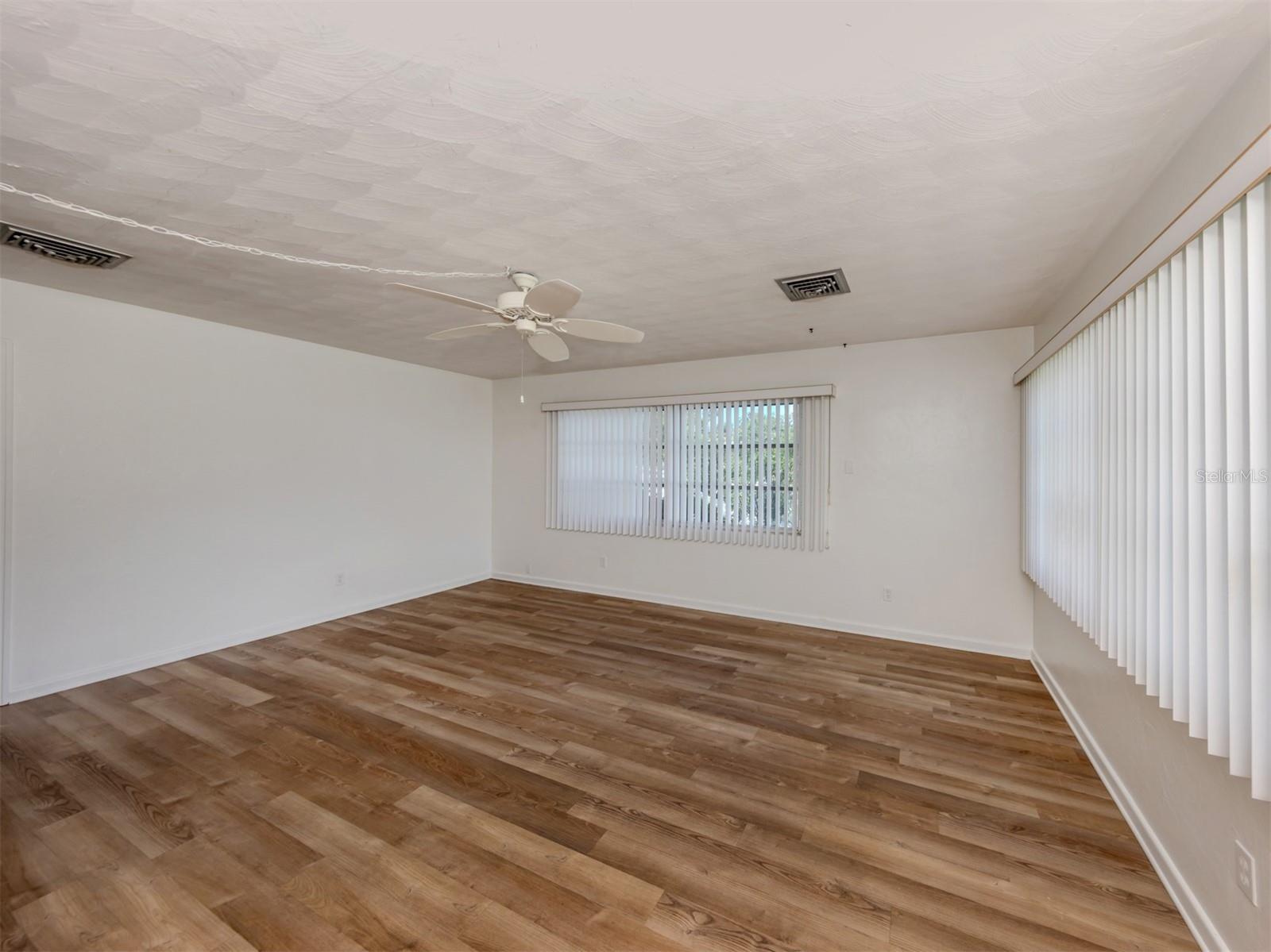 Image 14 of 41 For 732 Laurel Avenue