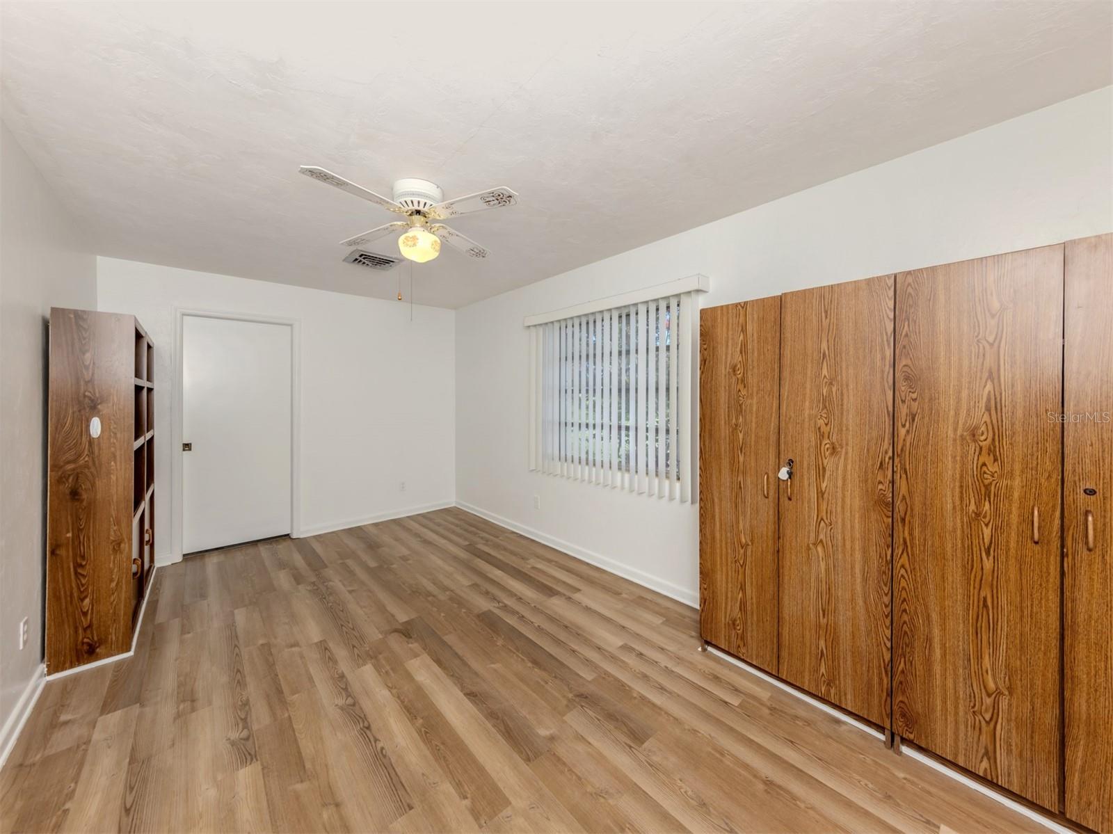 Image 17 of 41 For 732 Laurel Avenue