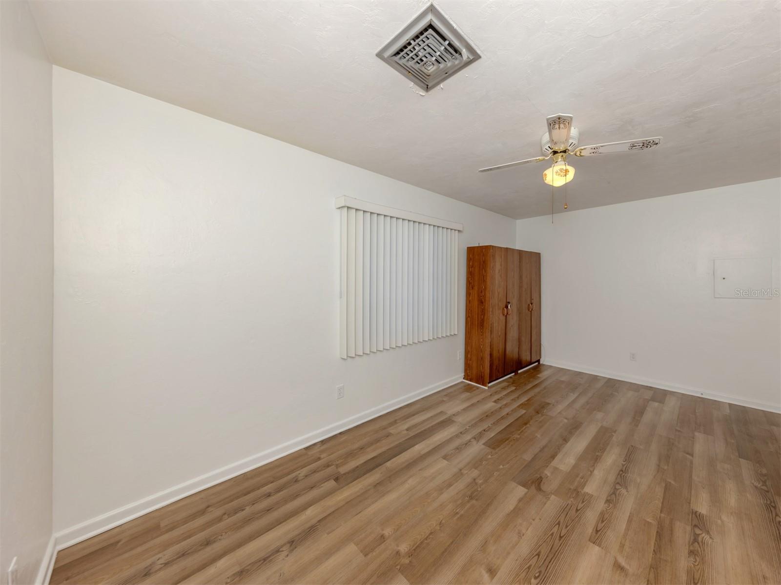 Image 18 of 41 For 732 Laurel Avenue