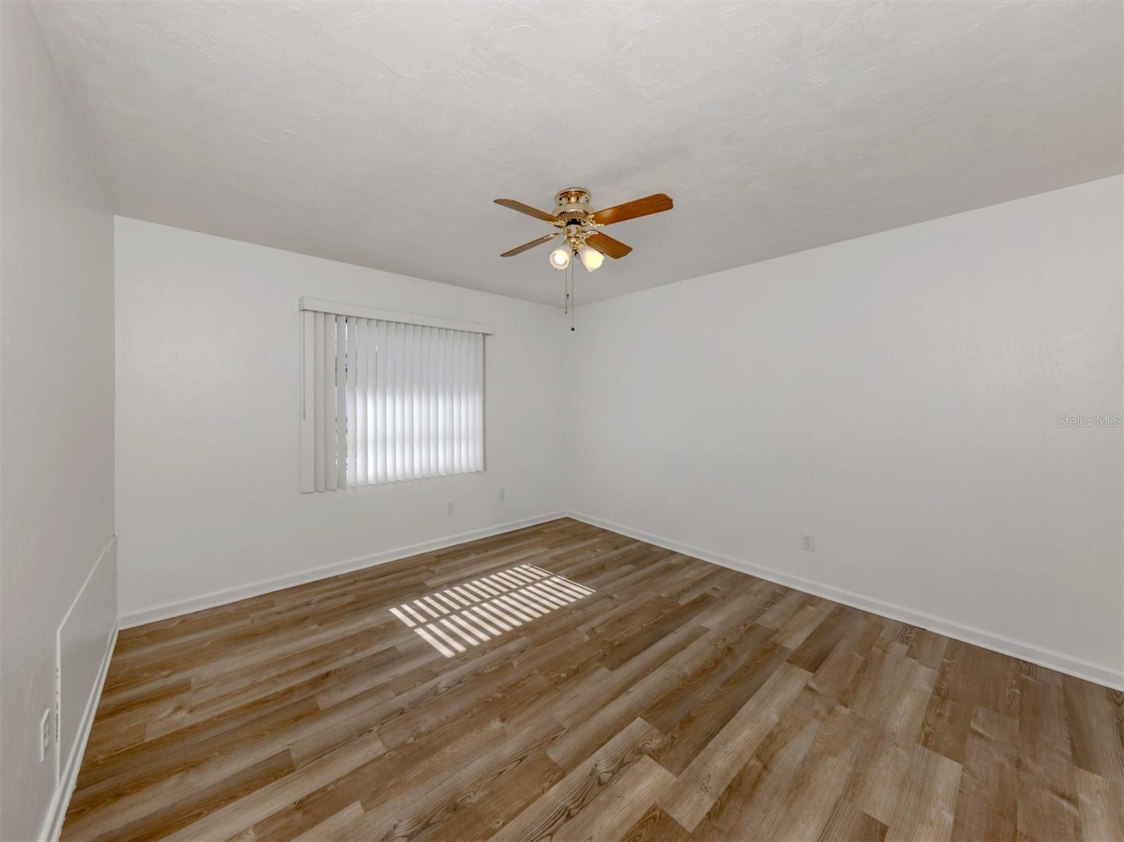 Image 22 of 41 For 732 Laurel Avenue