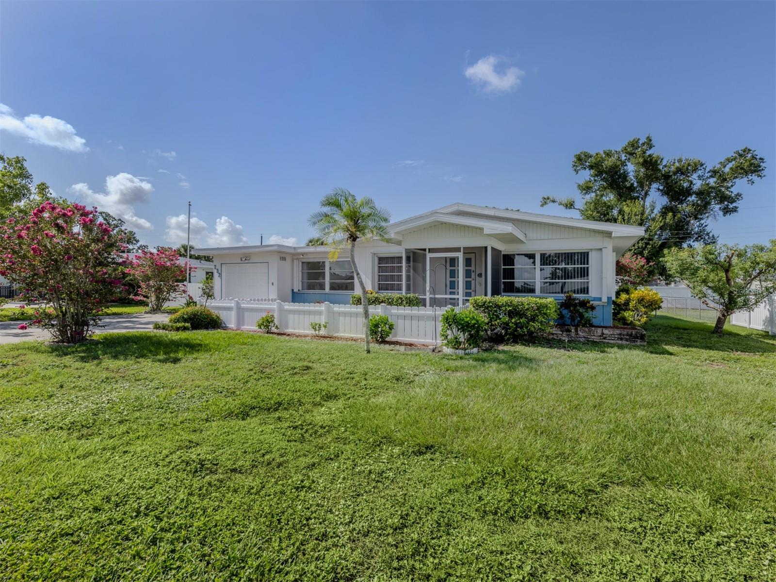 Image 4 of 41 For 732 Laurel Avenue