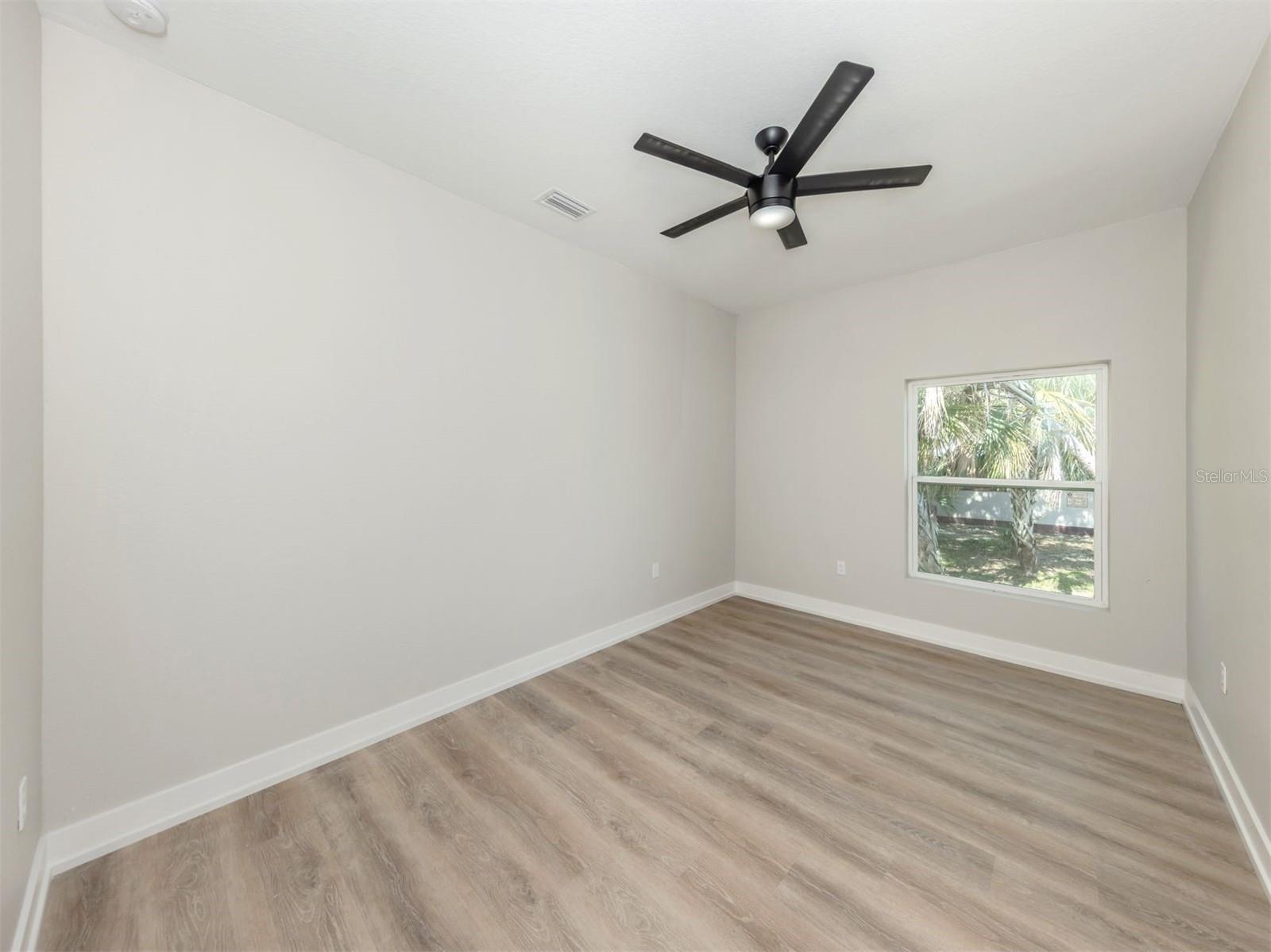 Image 15 of 20 For 16445 Tanglewood Avenue