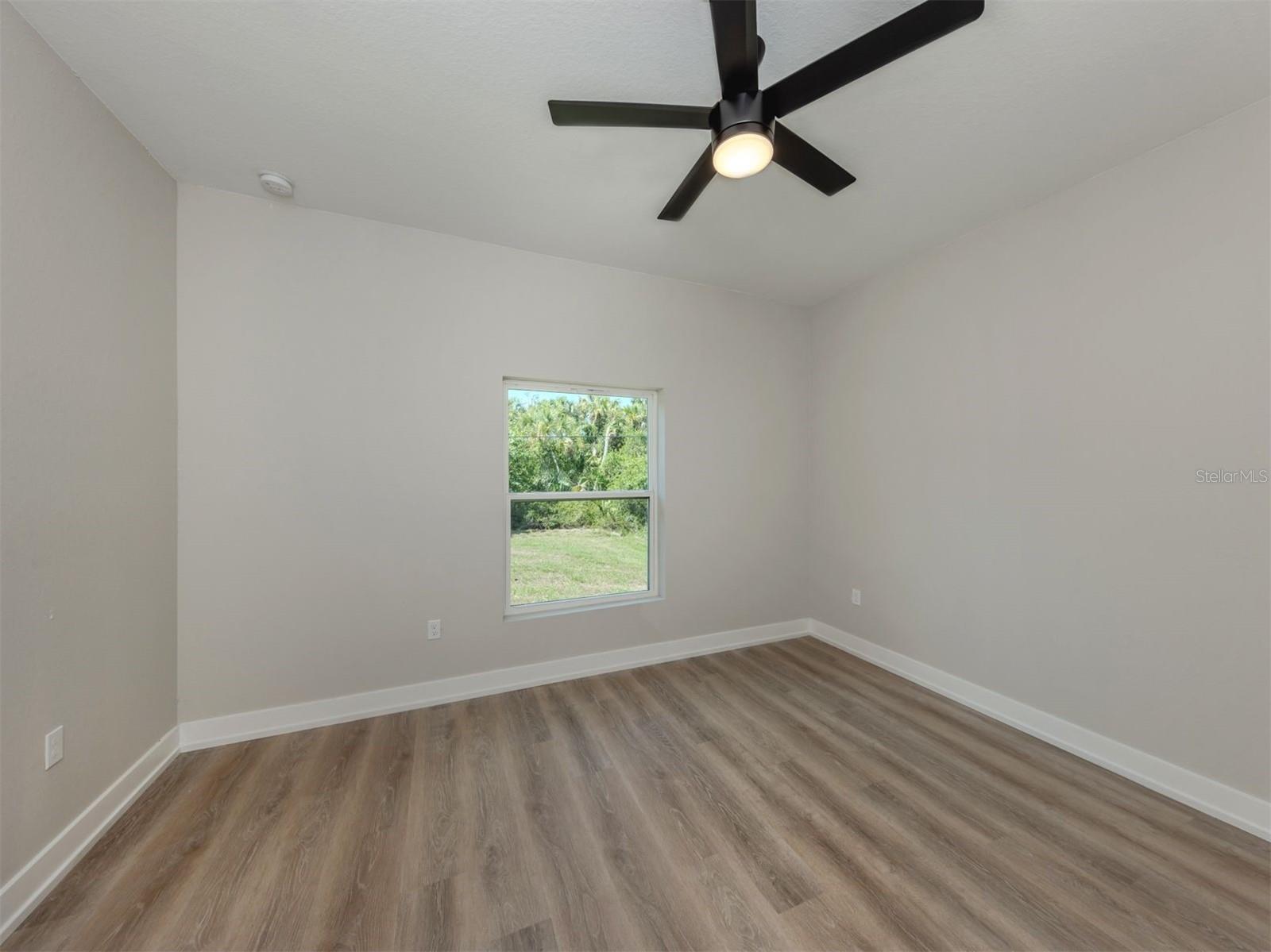 Image 17 of 20 For 16445 Tanglewood Avenue