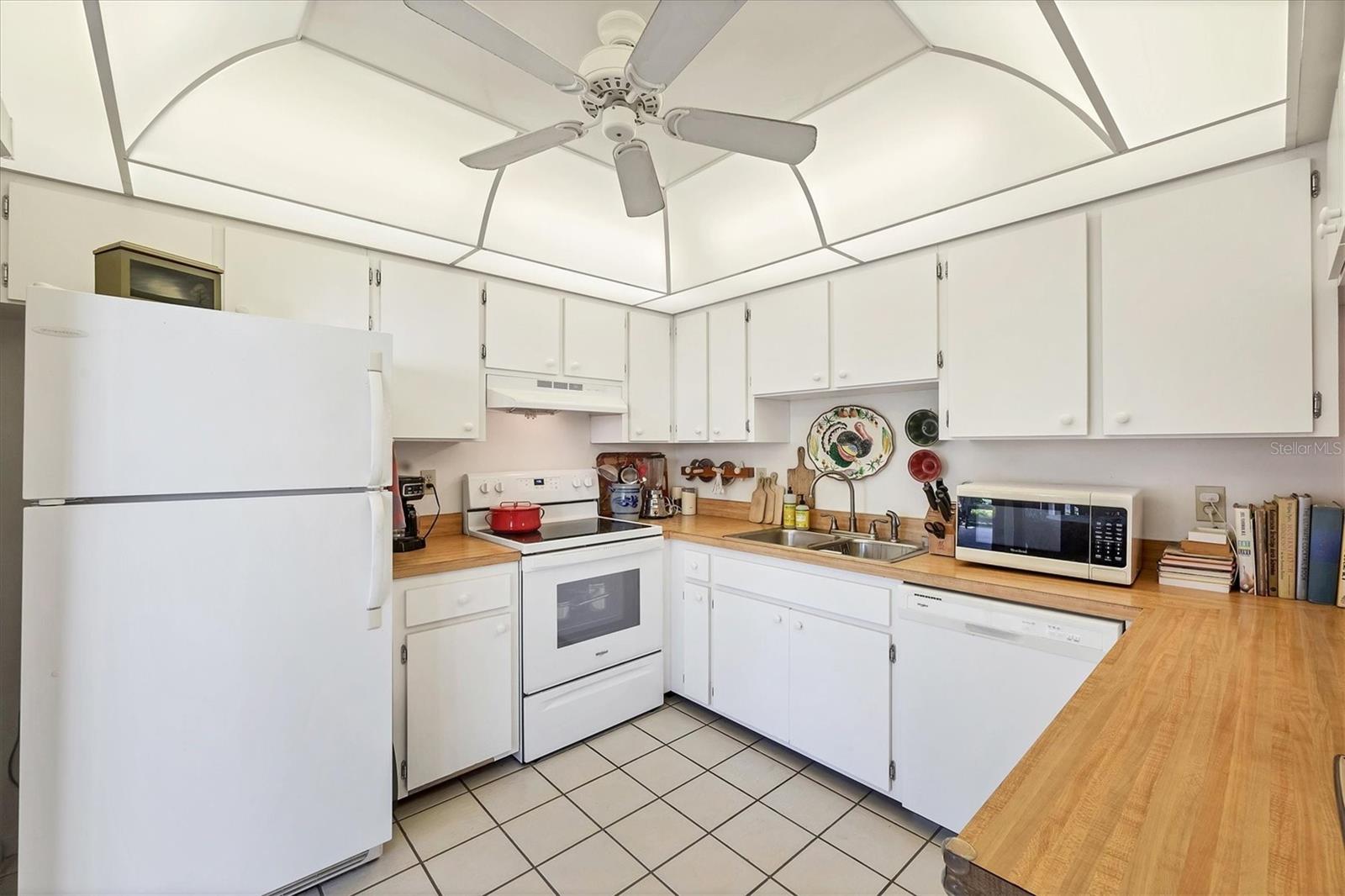 Image 11 of 59 For 1088 Bird Bay Way 307