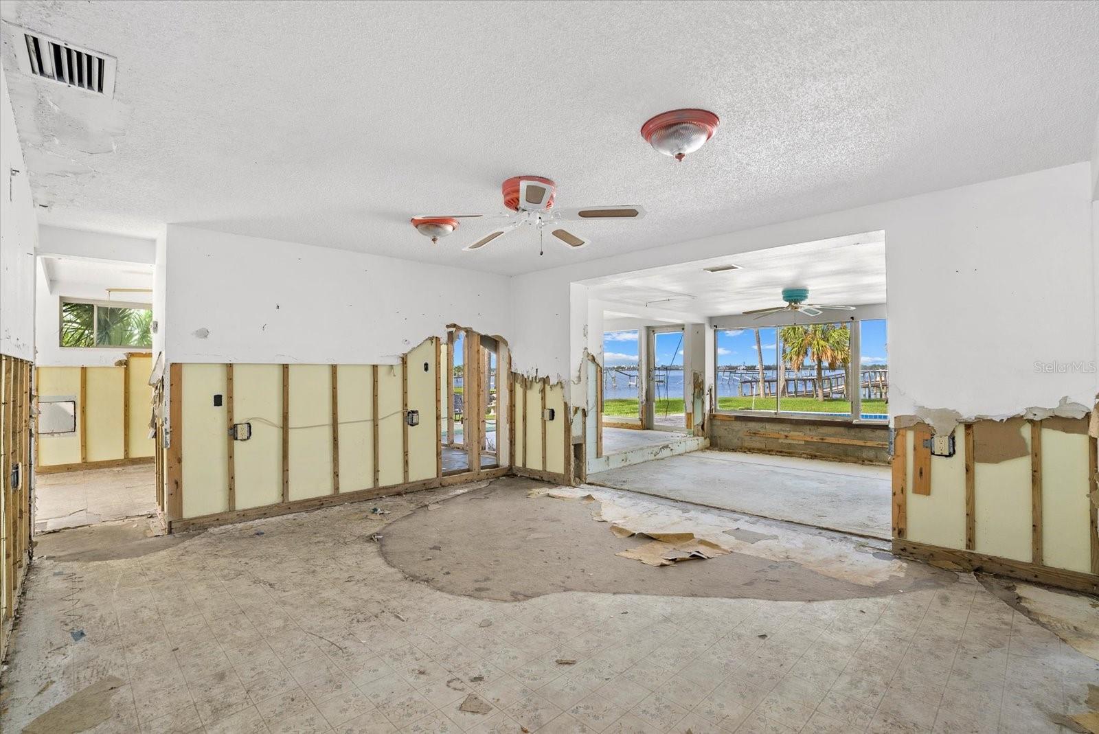 Image 17 of 29 For 108 Winson Avenue