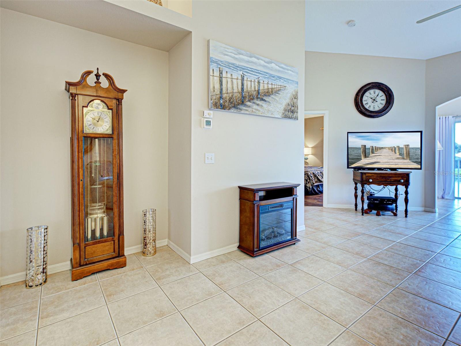 Image 14 of 52 For 903 Addington Court 203