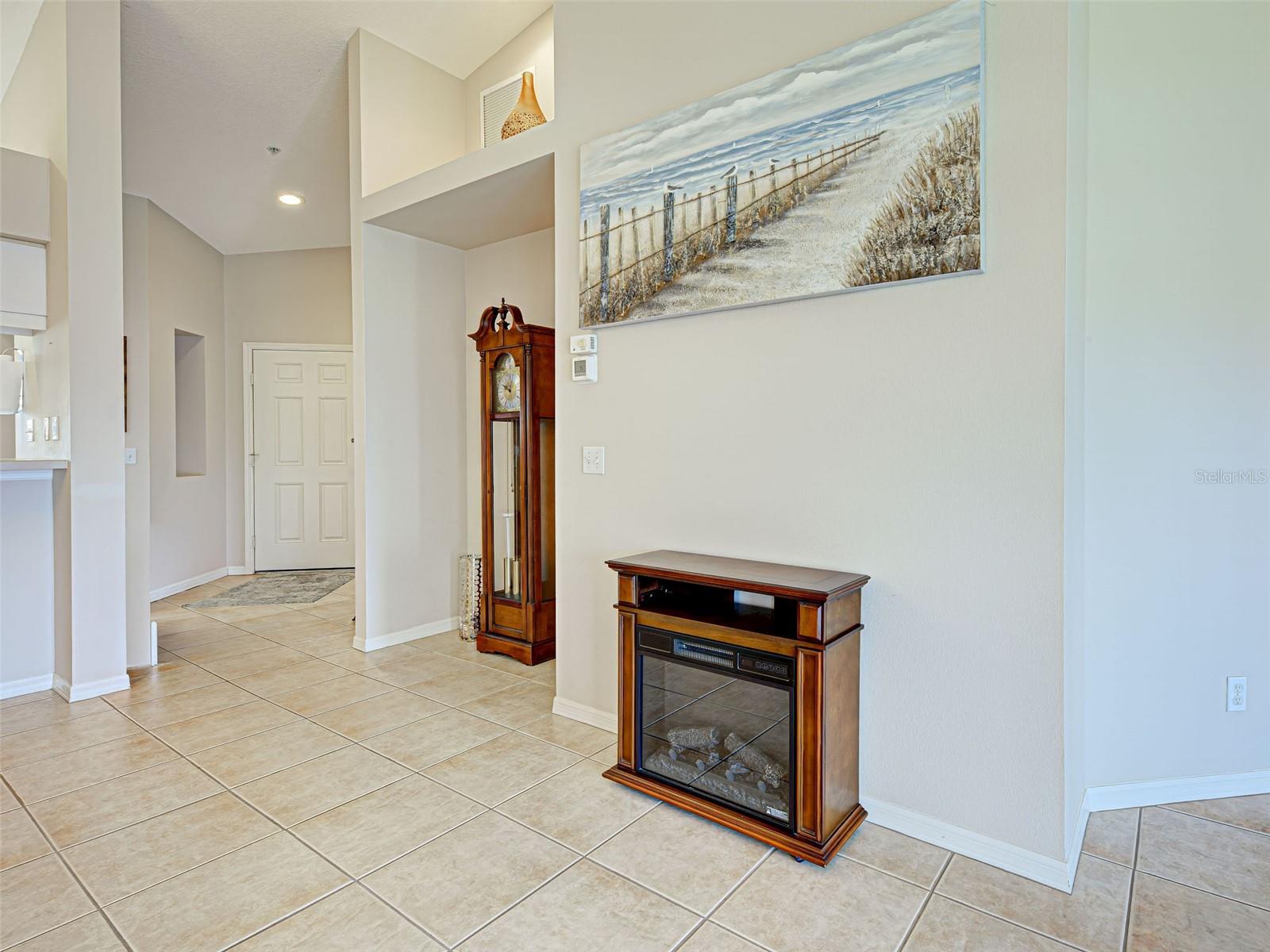 Image 17 of 52 For 903 Addington Court 203