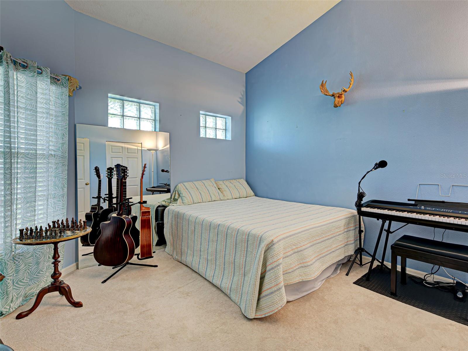 Image 22 of 52 For 903 Addington Court 203