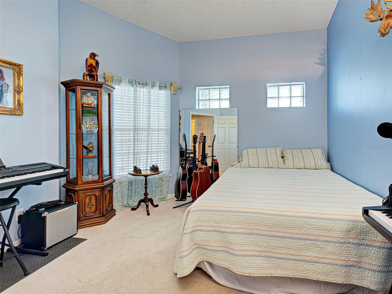 Image 24 of 52 For 903 Addington Court 203