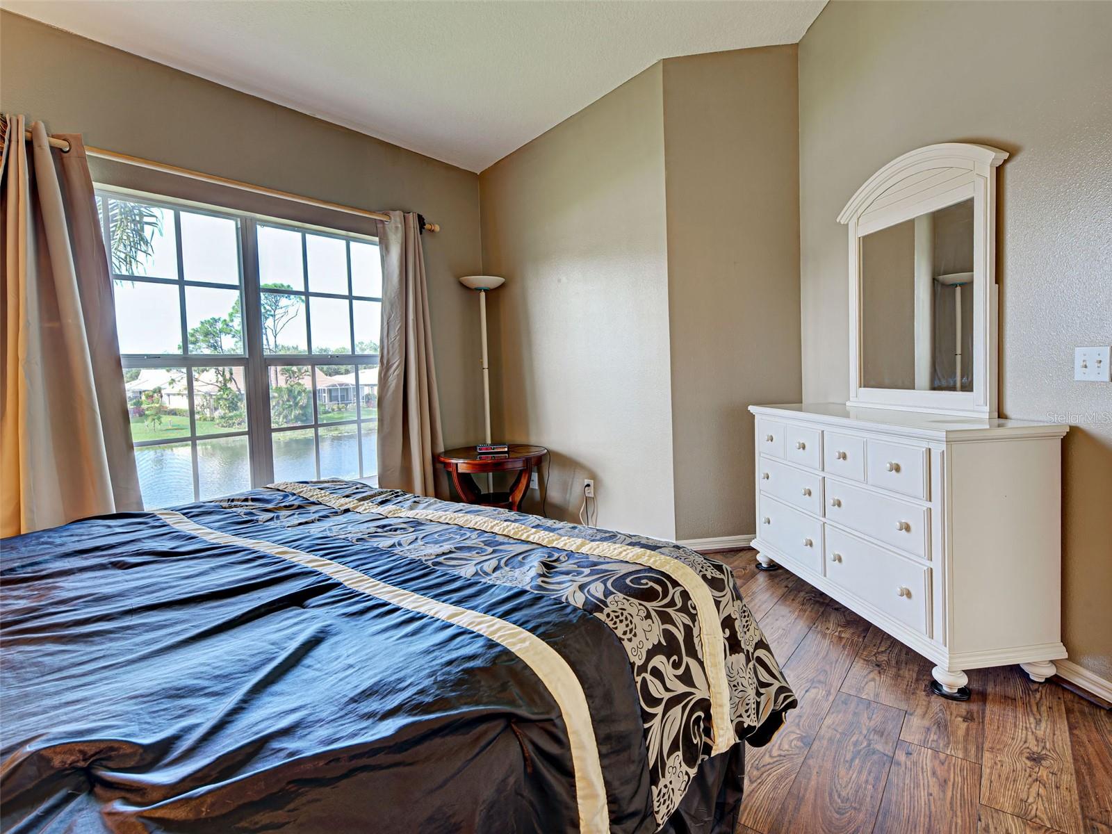 Image 29 of 52 For 903 Addington Court 203