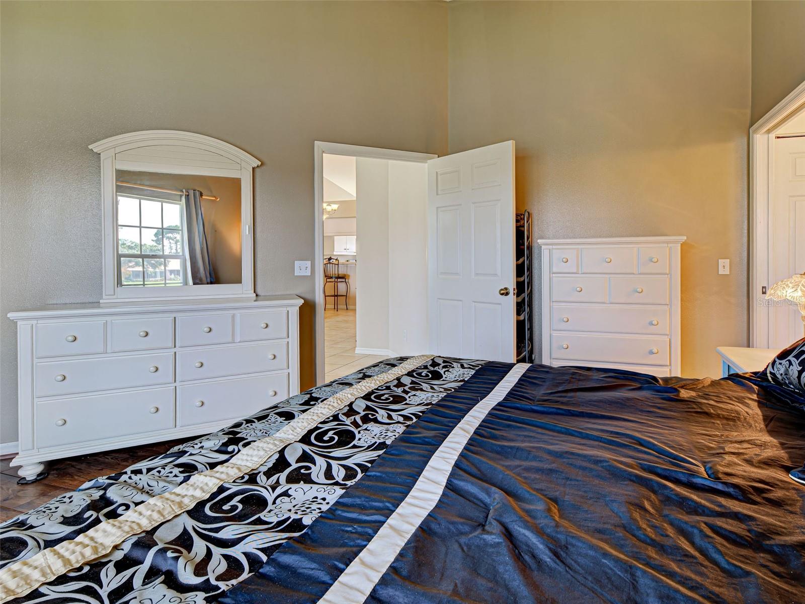 Image 31 of 52 For 903 Addington Court 203