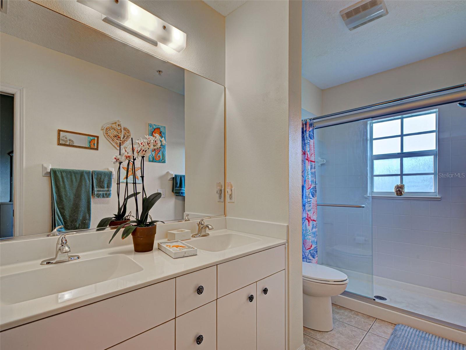 Image 32 of 52 For 903 Addington Court 203
