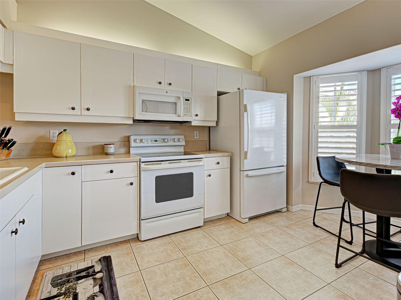 Image 7 of 52 For 903 Addington Court 203