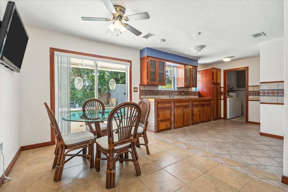 Image 11 of 47 For 1071 Roberta Street
