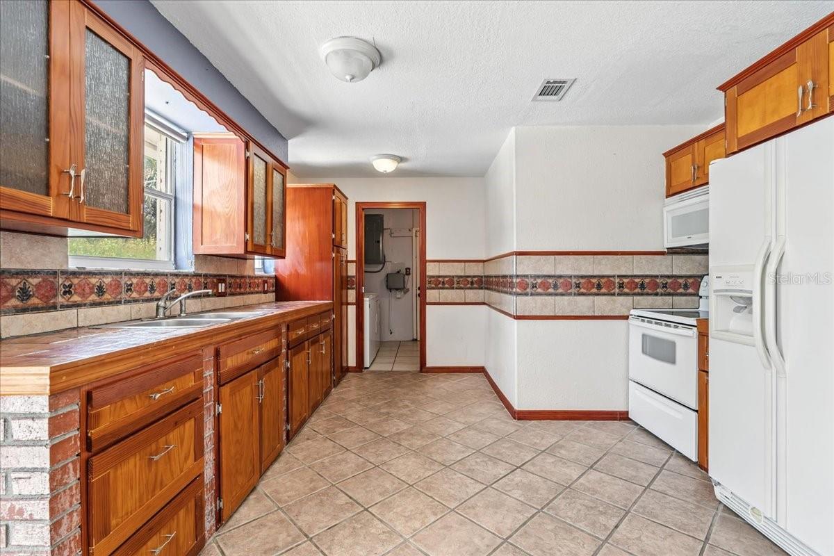Image 13 of 47 For 1071 Roberta Street