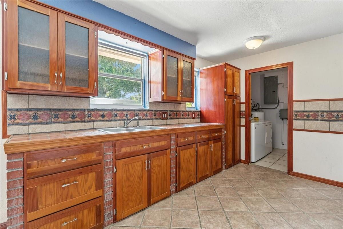 Image 16 of 47 For 1071 Roberta Street