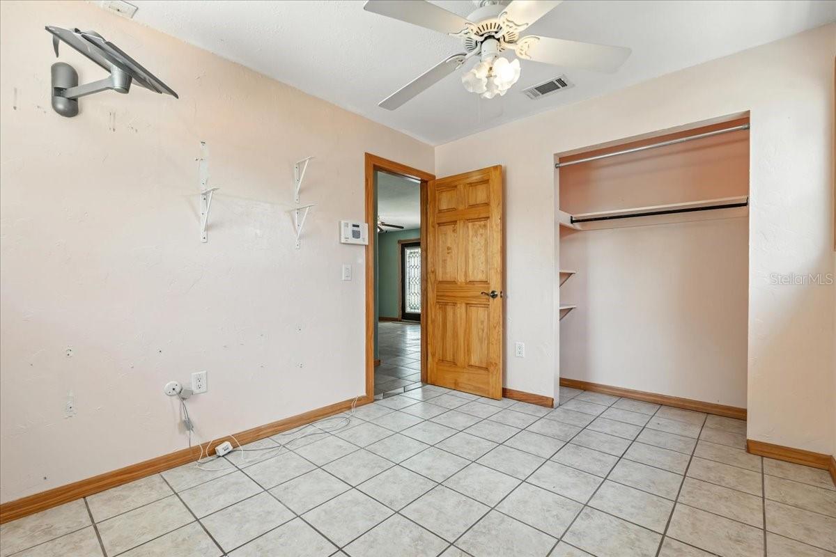 Image 20 of 47 For 1071 Roberta Street